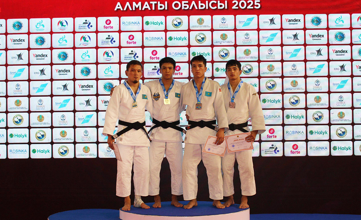 KazNU student wins silver in judo