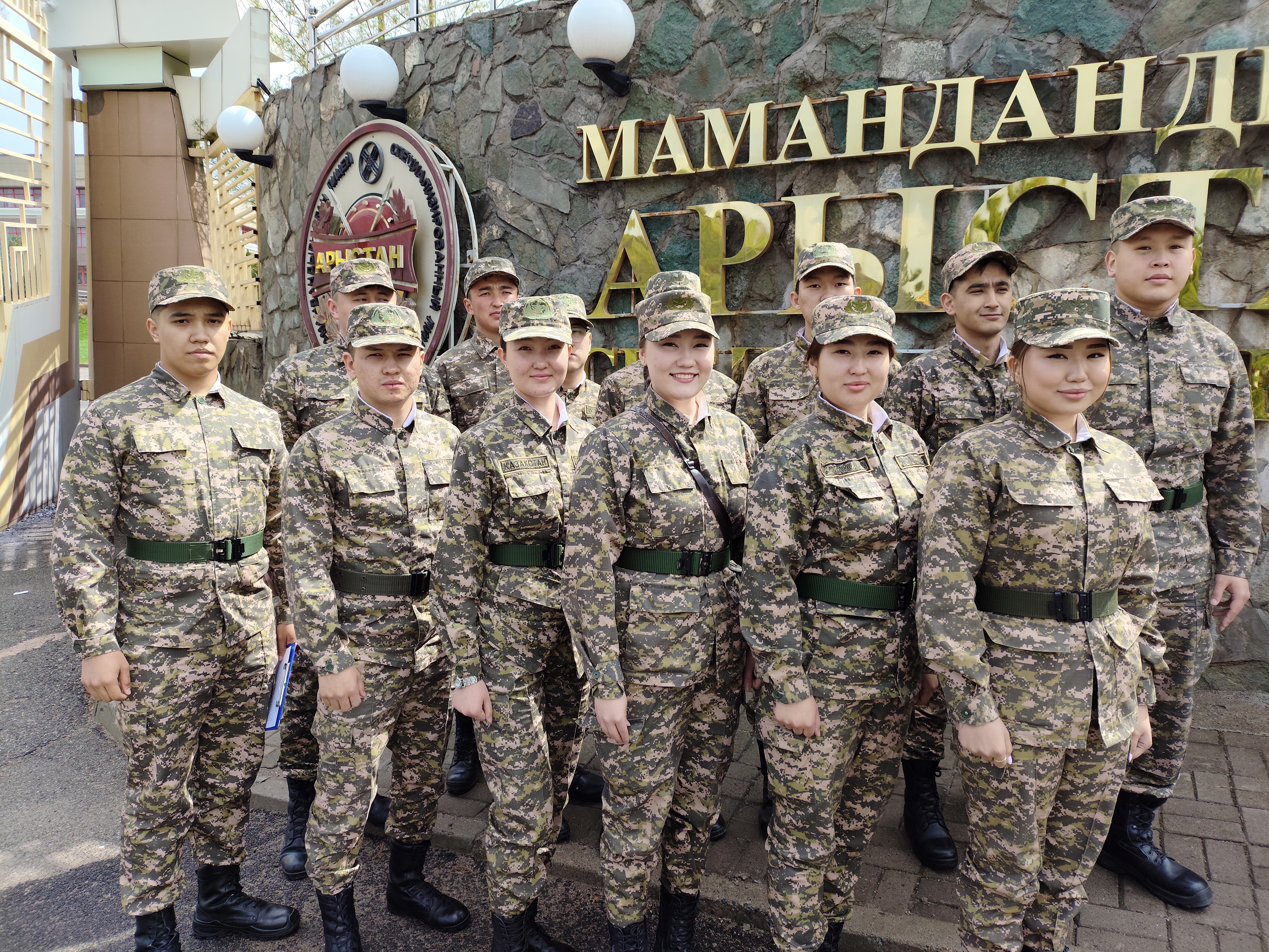 Студенты военной кафедры НАО «КазНУ имени аль-Фараби» провели лекторий «Батыры земли казахской!» в Специализированном лицее «Арыстан»