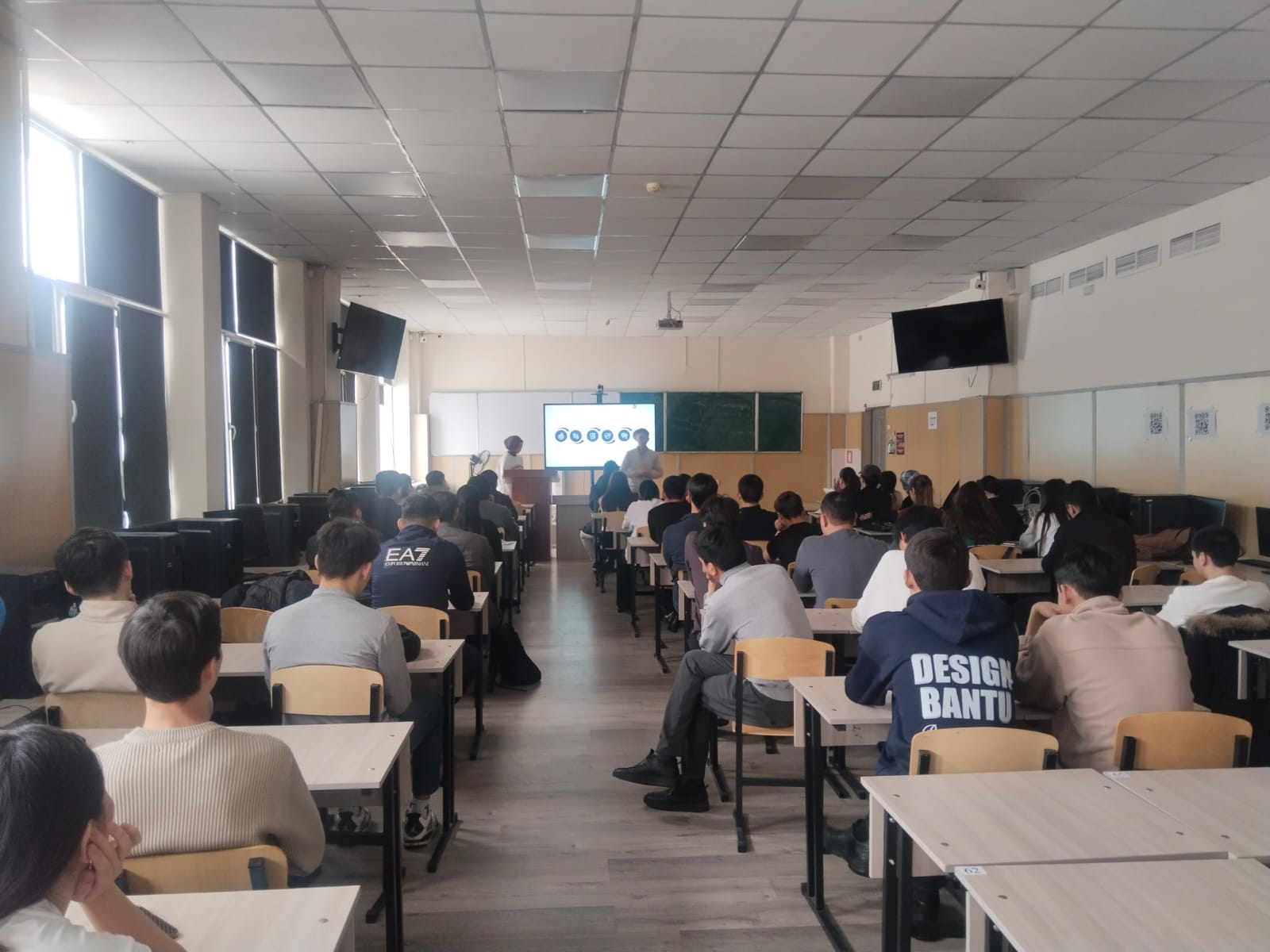 The educational forum on opportunities for full scholarship admission, internships, and studying under the "500 Scholars" program in the United States was successfully held