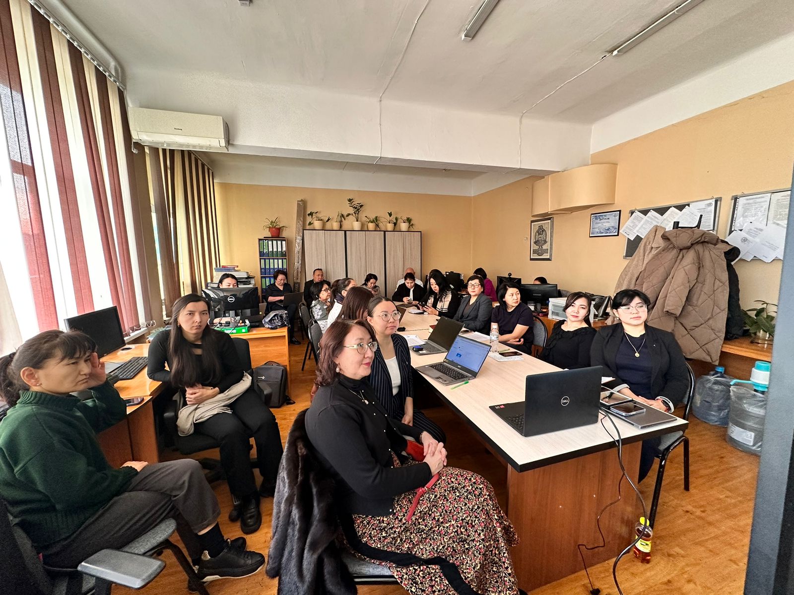 "Кедейліктің құрылымдық факторлары және Қазақстанда әл-ауқатқа қол жеткізу жөніндегі шаралар" тақырыбында ғылыми-практикалық семинар