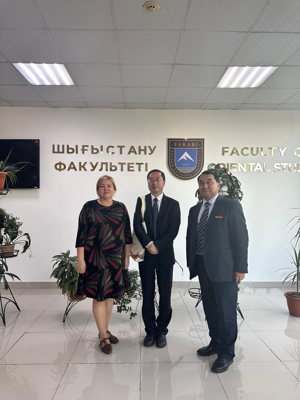 Delegation of Shaanxi Normal University visited the Faculty of Oriental Studies