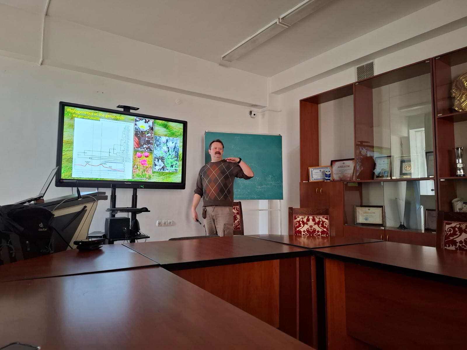 Under SDG 4 (Quality Education): KazNU hosted a leadership lecture by an invited international scholar.