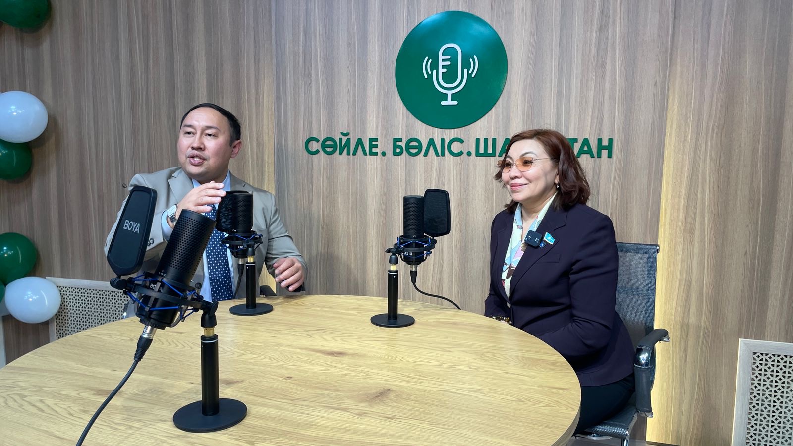 лекция личности с участием опытного журналиста, выпускницы факультета, депутата Сената Парламента РК Бибигуль Нургалиевны Жексенбай.