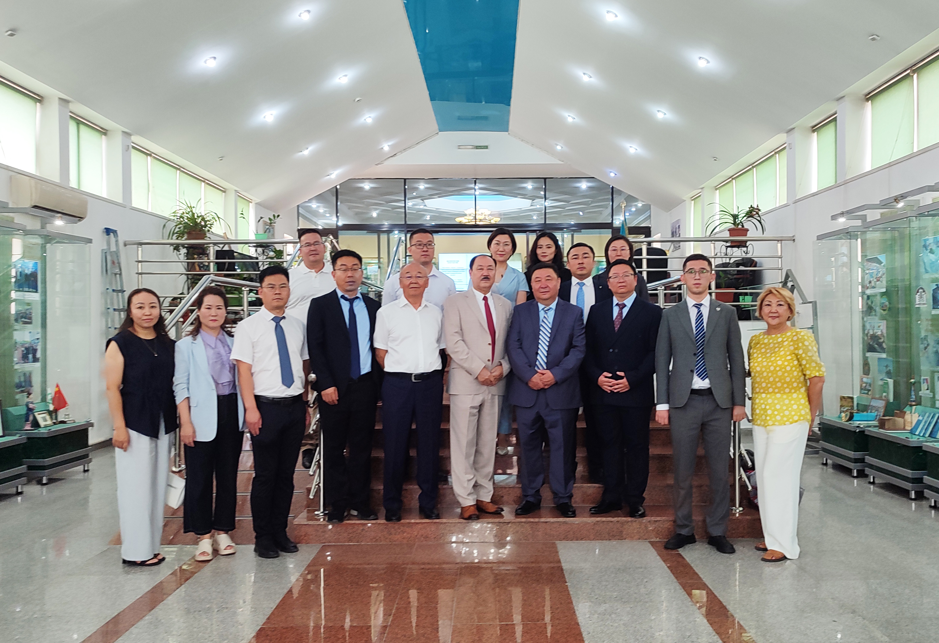 The delegation led by Yerbol Magau, Director of the Department of Science and Technology of the Ili-Kazakh Autonomous Region of China, visited the KazNU Museum