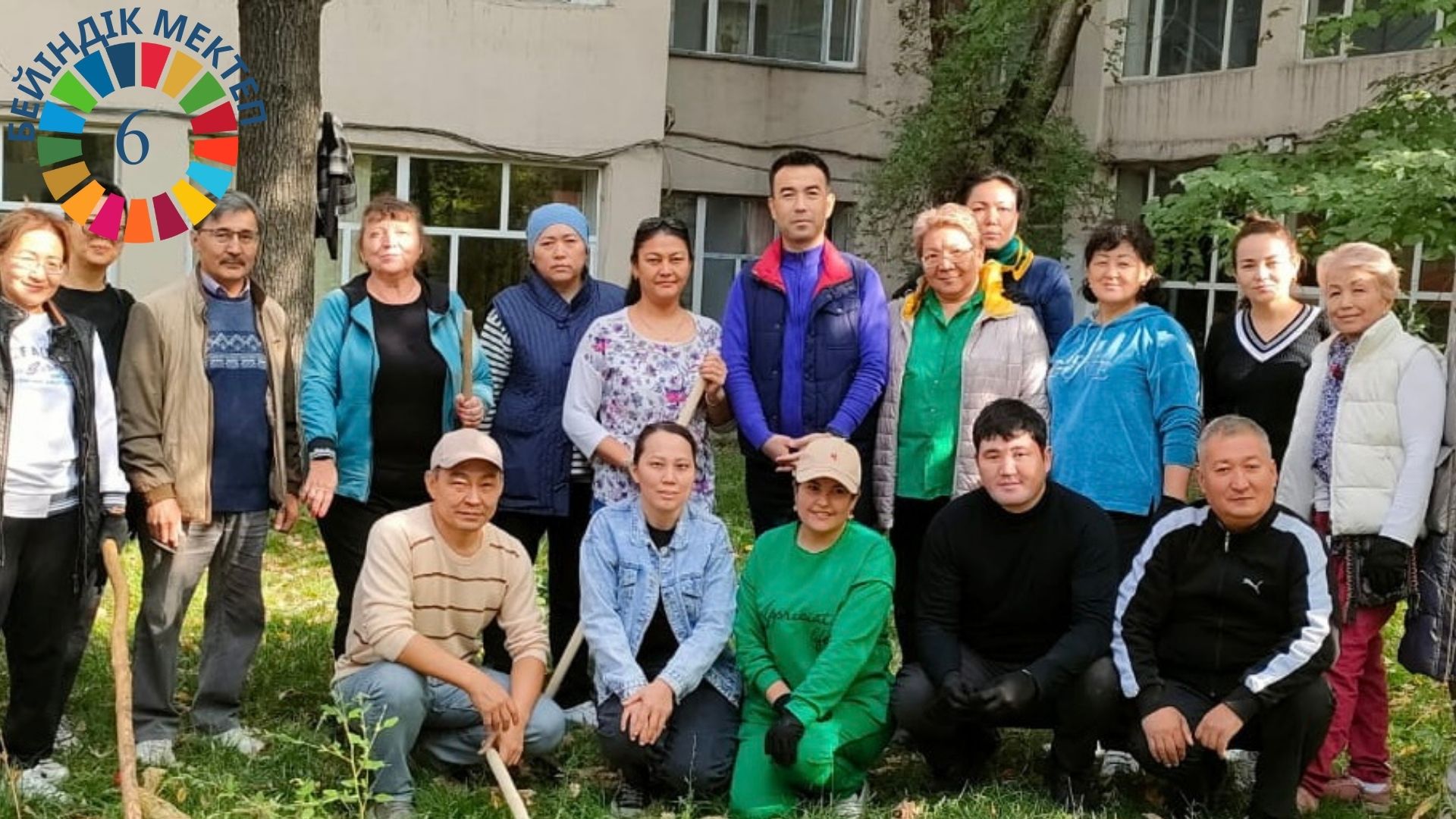 Teachers of the specialized school of KazNU named after. Al-Farabi at the cleanup day.