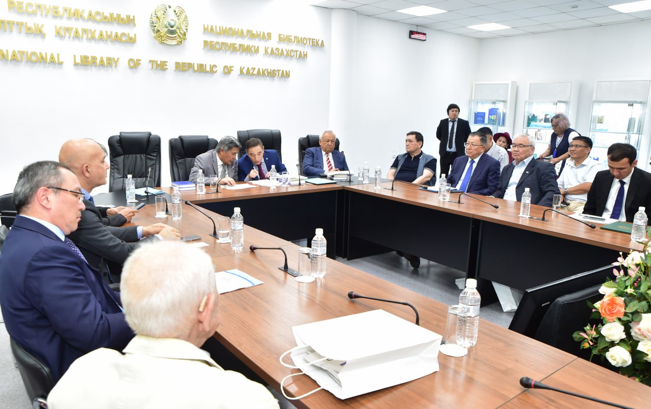КазНУ поздравил коллектив газеты «Ana tili»