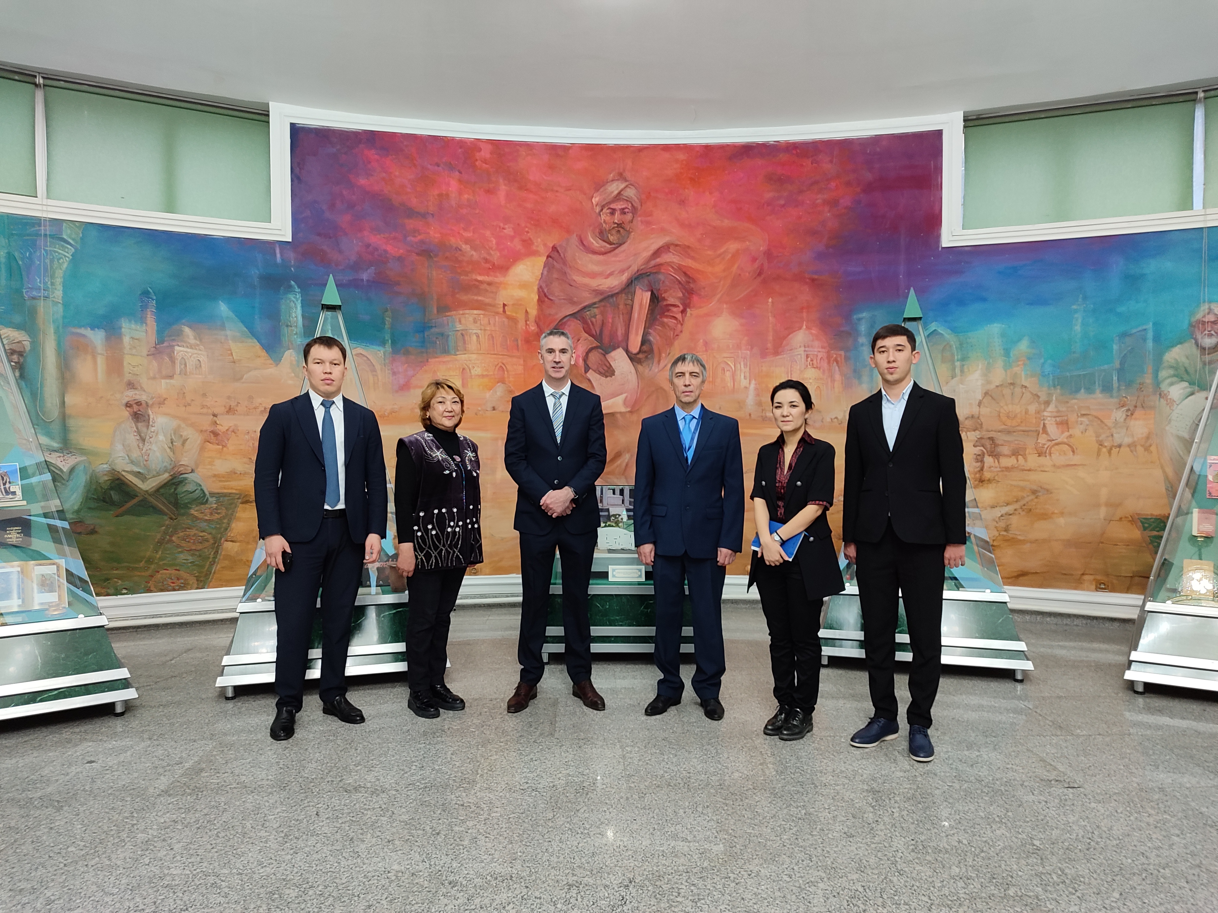 A sightseeing tour was held at the Al-Farabi Kazakh National University Museum for ESRI Deputy Director General for the Middle East, Africa and Central Asia, Mr. Richard Budden, and representatives of ESRI and the Ministry of Digital Development, Innovation and Aerospace Industry of the Republic of Kazakhstan.