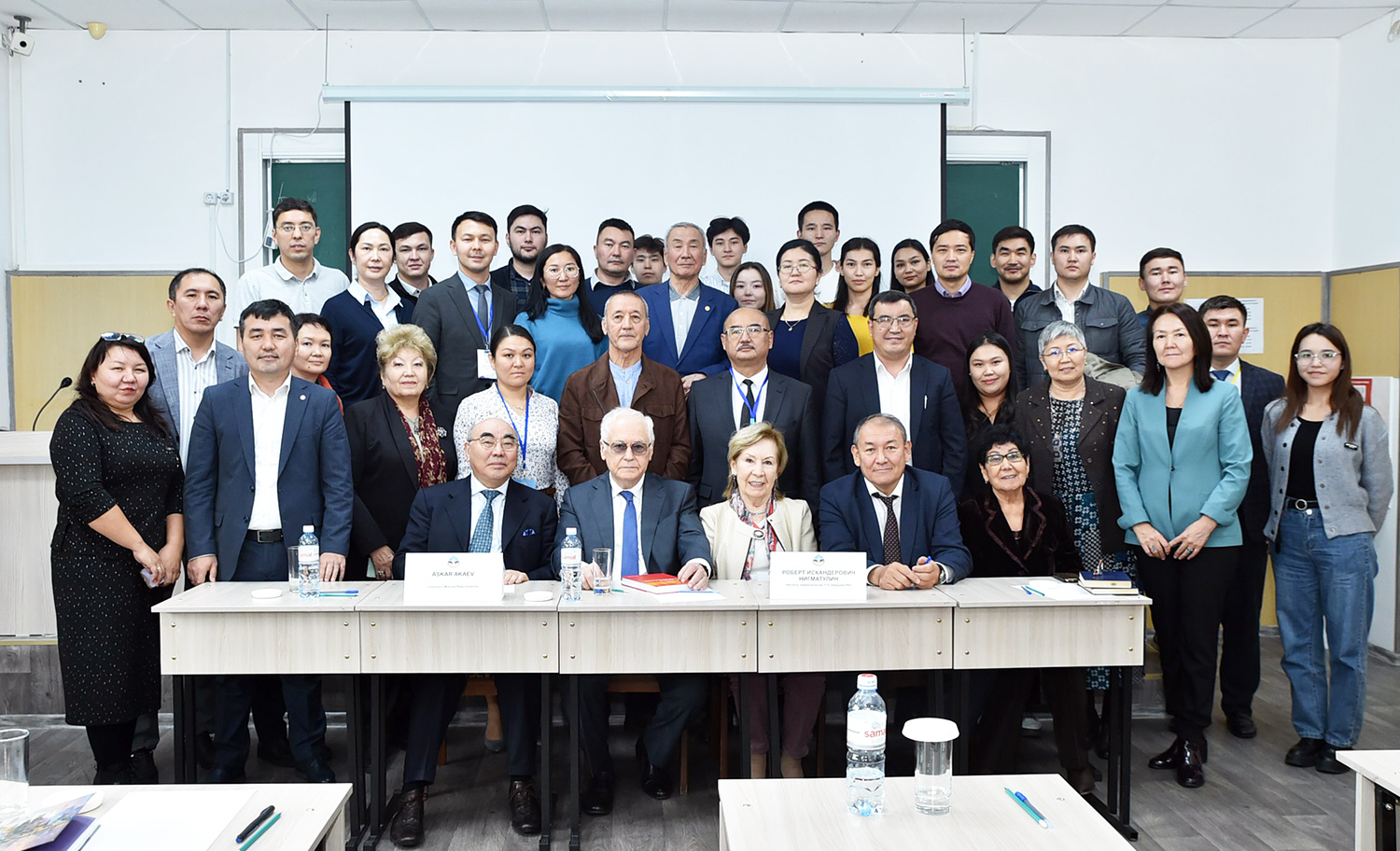 RAS academicians Askar Akaev and Robert Nigmatulin met with KazNU scientists