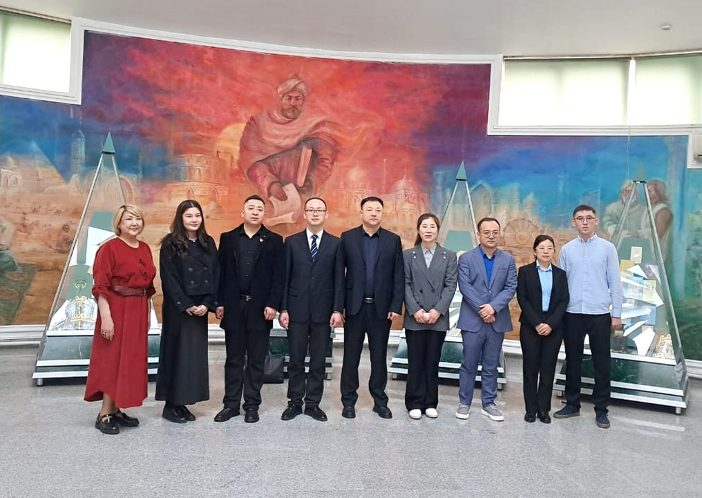 A meeting took place at KazNU between representatives of the Xinjiang Doctors Association and Farabi International Business School