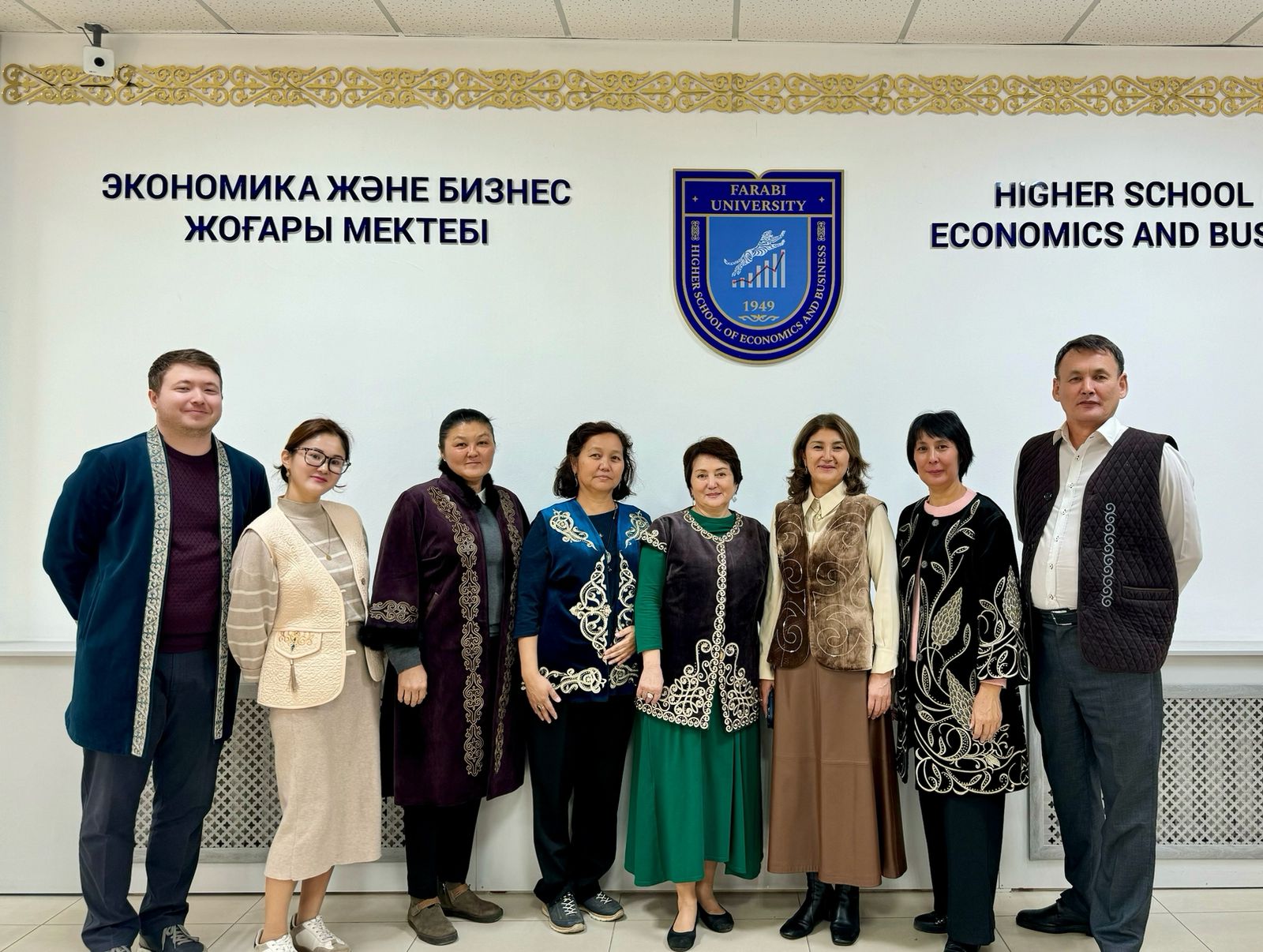 Кафедра экономики поддерживает Неделю национальной одежды!