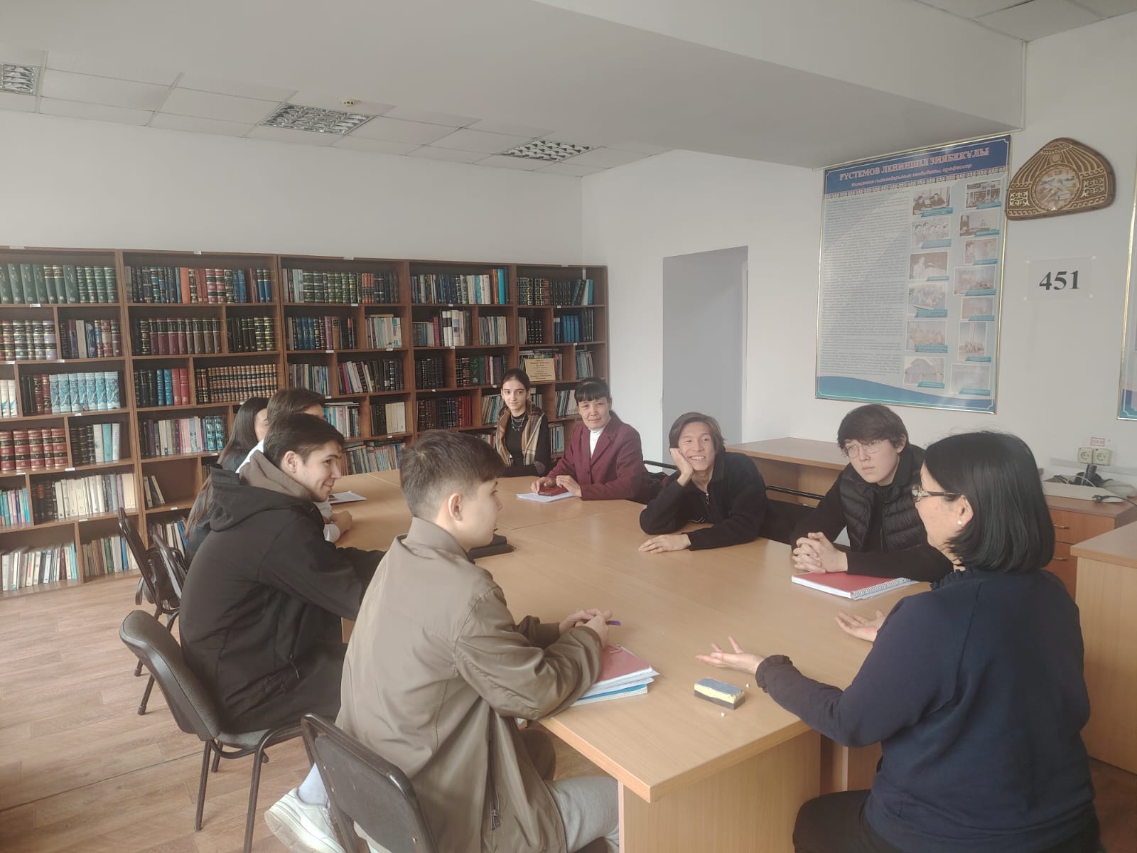 Прошел кураторский час на тему «Социальная ответственность и финансовая грамотность в эпоху искусственного интеллекта»