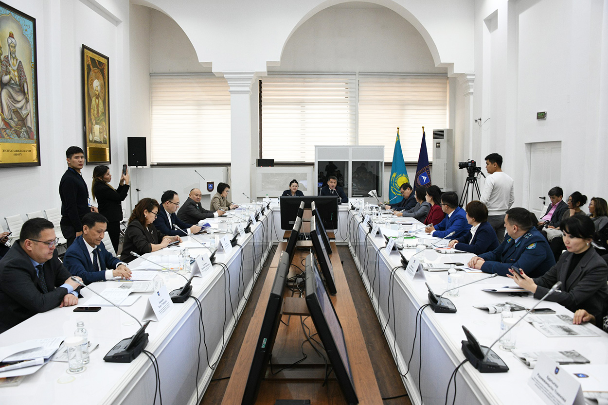 В КазНУ прошли академические слушания с участием  депутатов Парламента