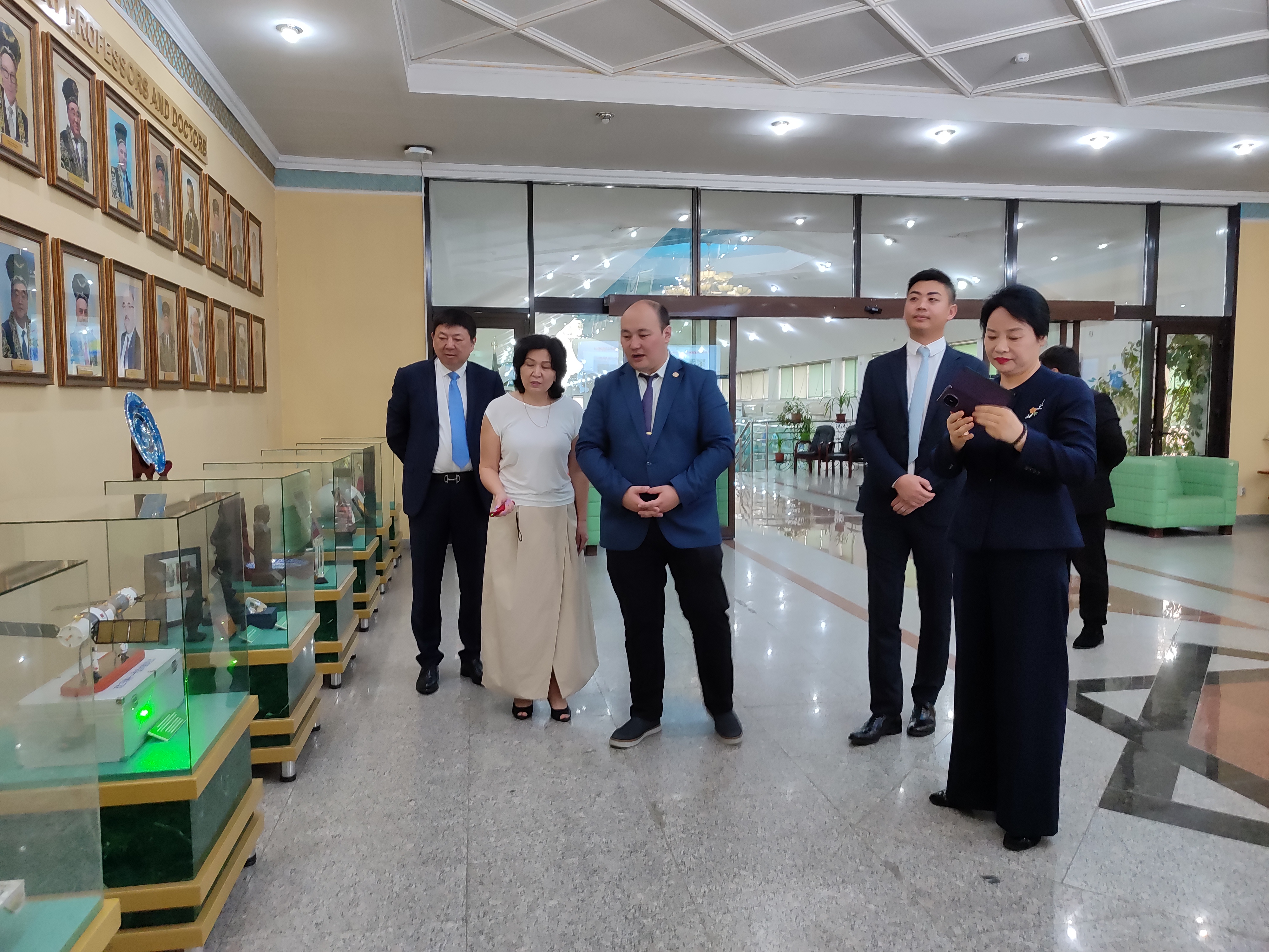 Chairman of the Board - Rector of Al-Farabi Kazakh National University Zhanseit Tuimebayev met with representatives of the Korean corporation Sai. Tech Global Corporation headed by the founder and chairman of Sai Group Arthur Lee