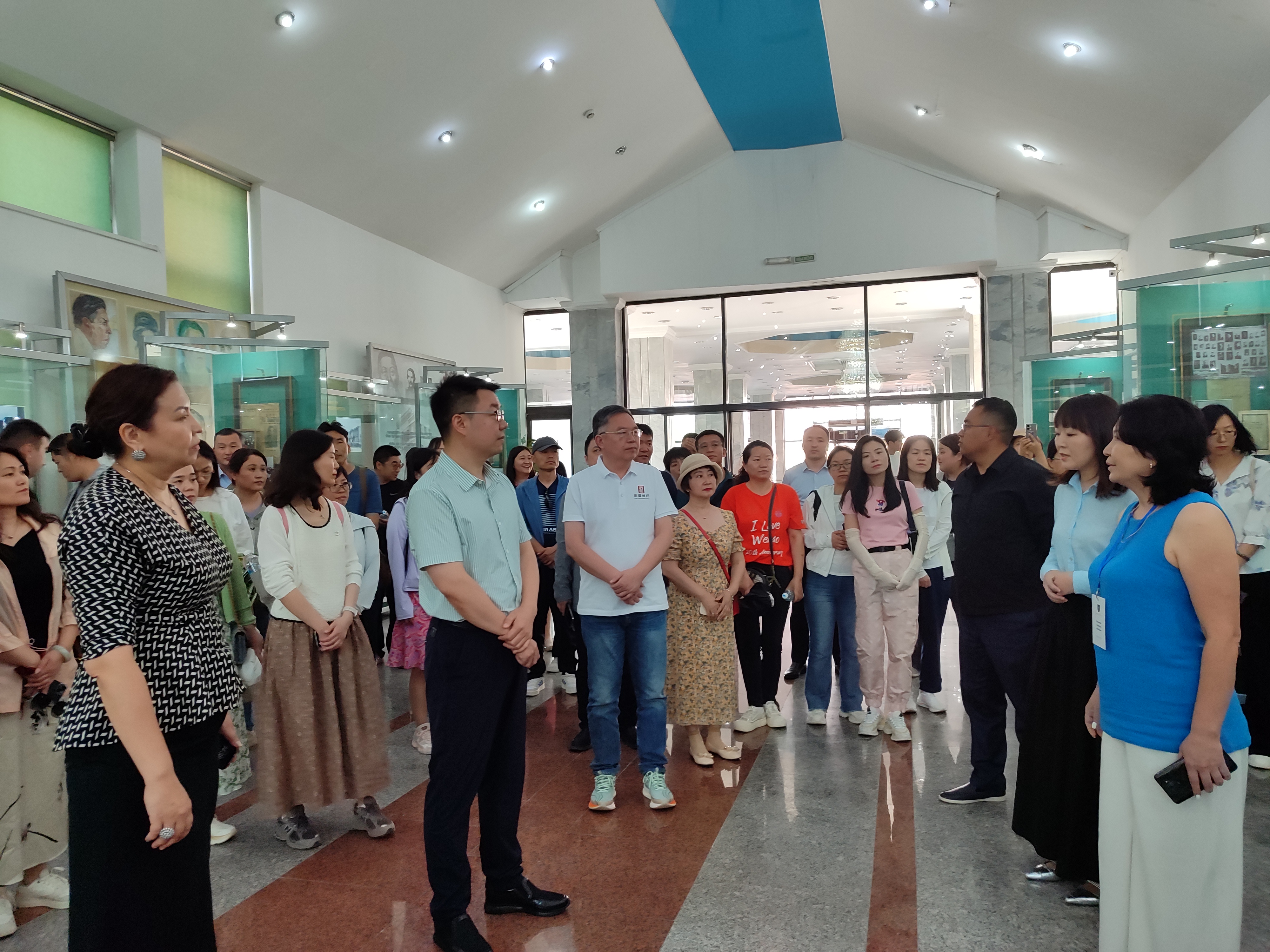 Representatives of the Chinese Xinjiang Uygur Pharmaceutical Company visited Al-Farabi Kazakh National University on a working visit and got acquainted with the scientific infrastructure of the higher educational institution