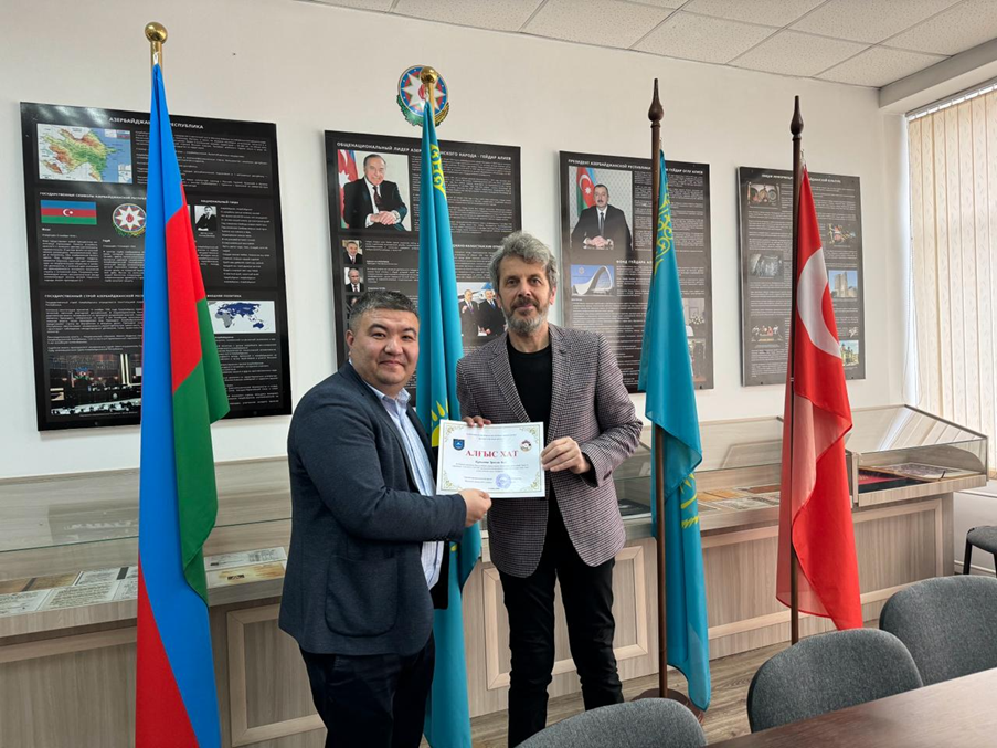 На кафедре Тюрксой был проведен научный семинар на тему “Dil Araştırmalarında Yöntem”.