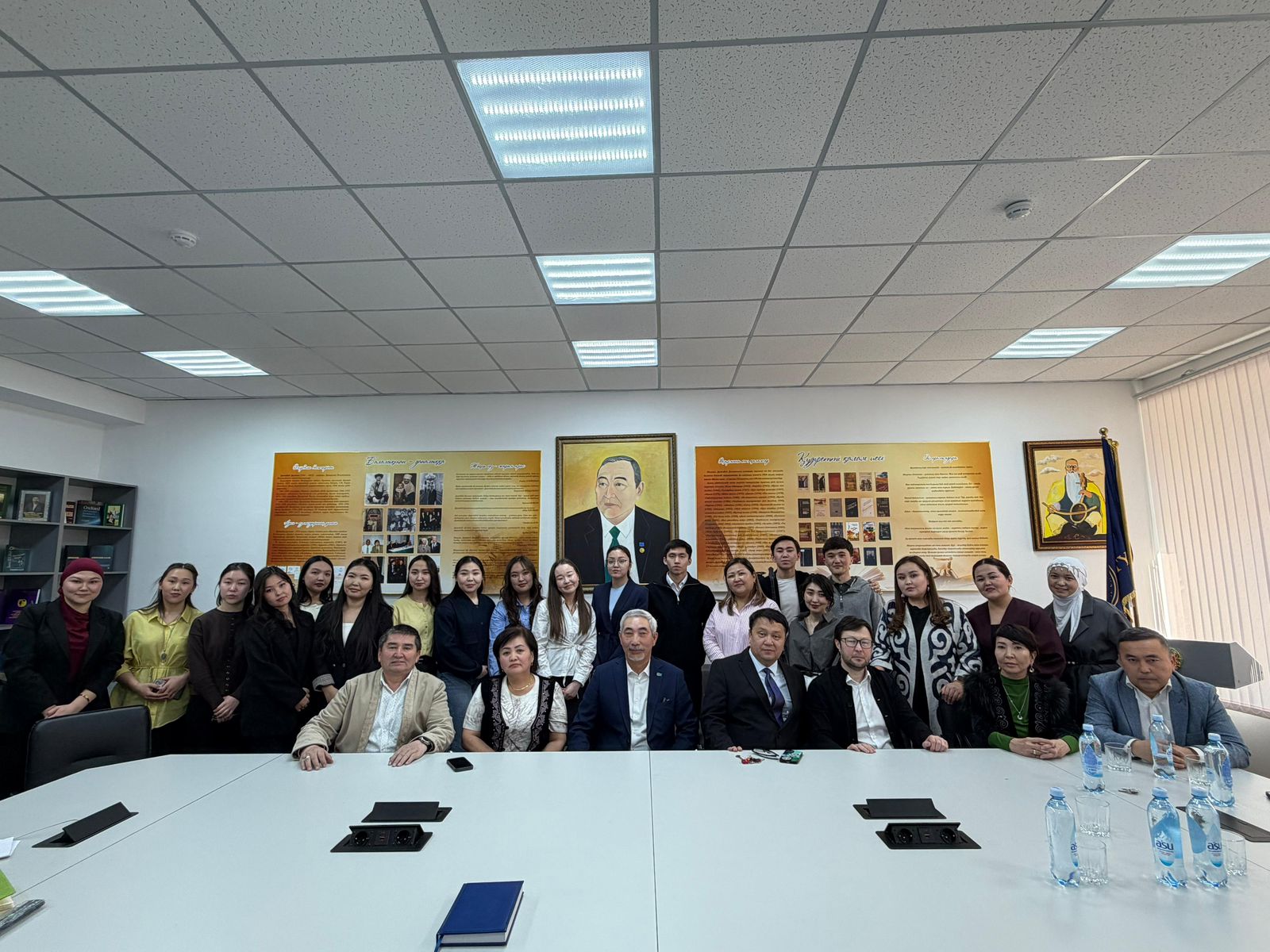 Akberen Yelgezek Meets with KazNU Students