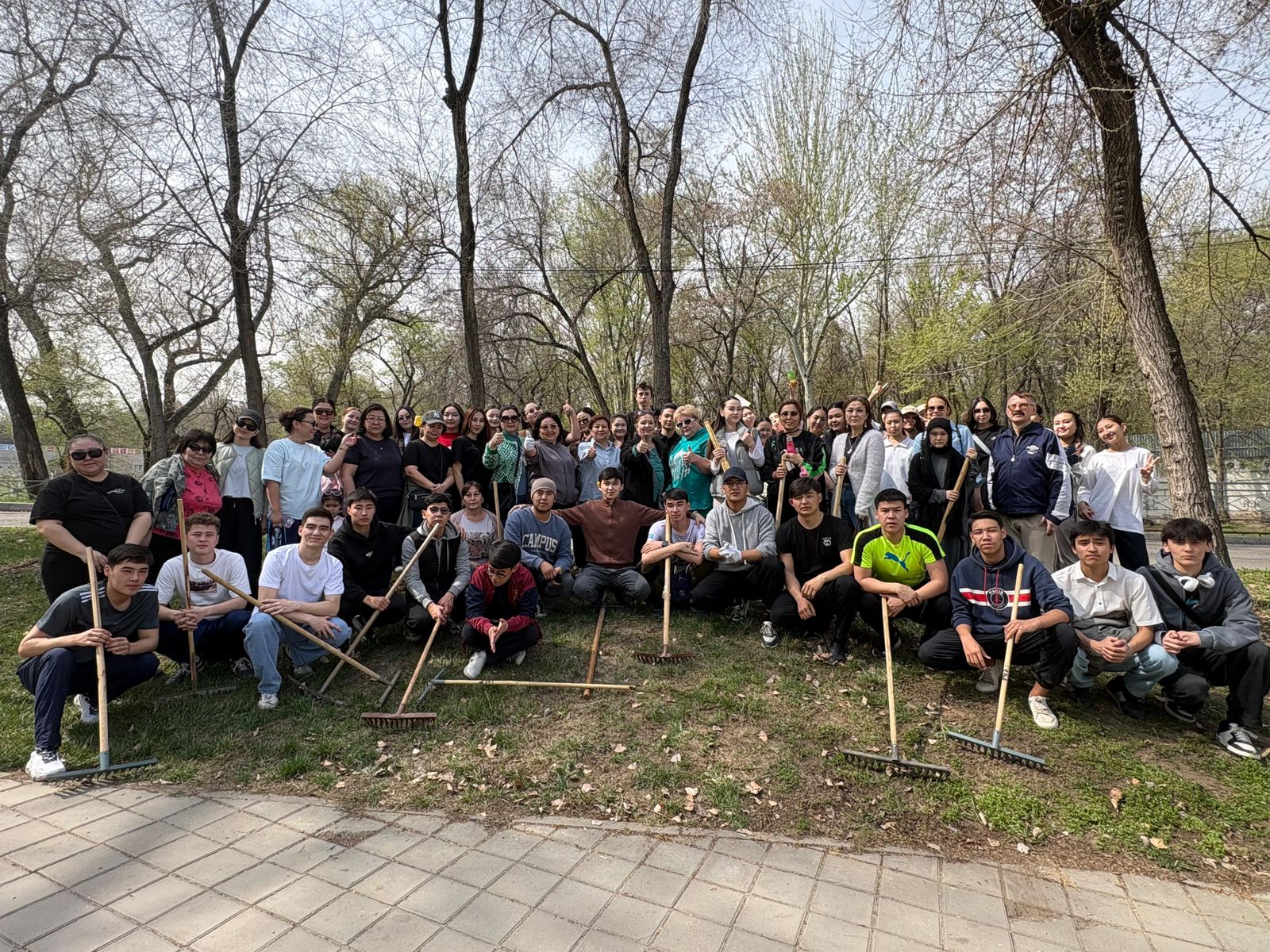 Clean-Up Day Held at the Faculty of Journalism of Al-Farabi Kazakh National University