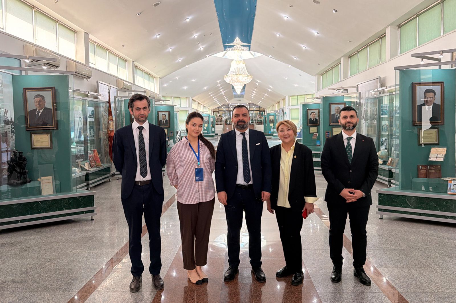 Dialogue of Cultures Through History: Visit of Turkic World Researchers to the KazNU Museum