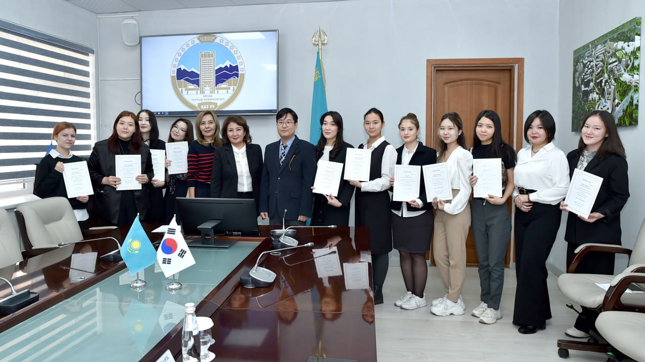 Студенты КазНУ получили стипендию POSCO