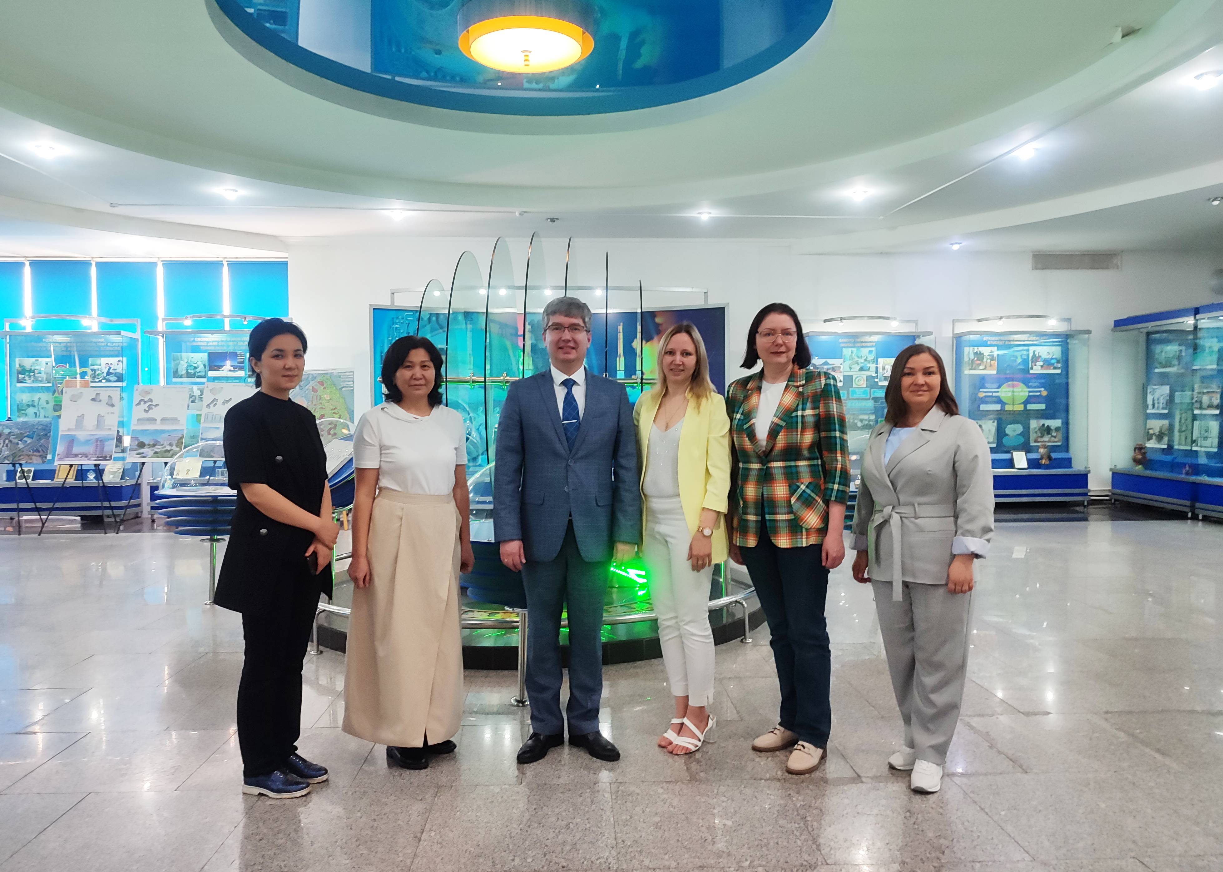 A delegation led by Ildar Akhmetov, Director of the Chemical Technology Institute of Kazan National Research Technological University, visited the university's history museum
