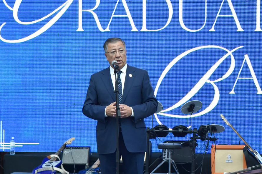 Түлектерге диплом табыстау рәсіміндегі сөзі