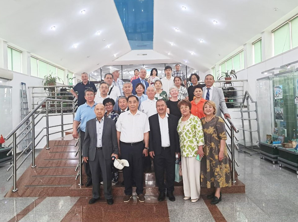 KazNU graduates who graduated in 1980 from the Faculty of Mechanics and Mathematics at the museum