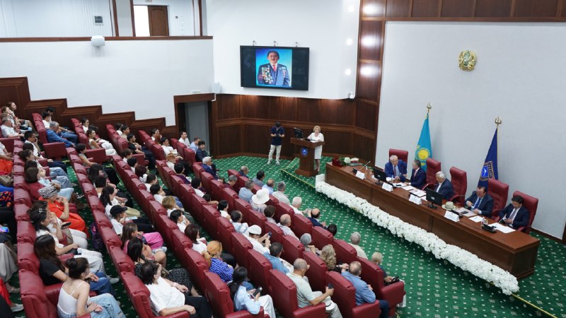 В КАЗНУ ПРОШЕЛ ТВОРЧЕСКИЙ ВЕЧЕР ПИСАТЕЛЯ БИГЕЛЬДЫ ГАБДУЛЛИНА
