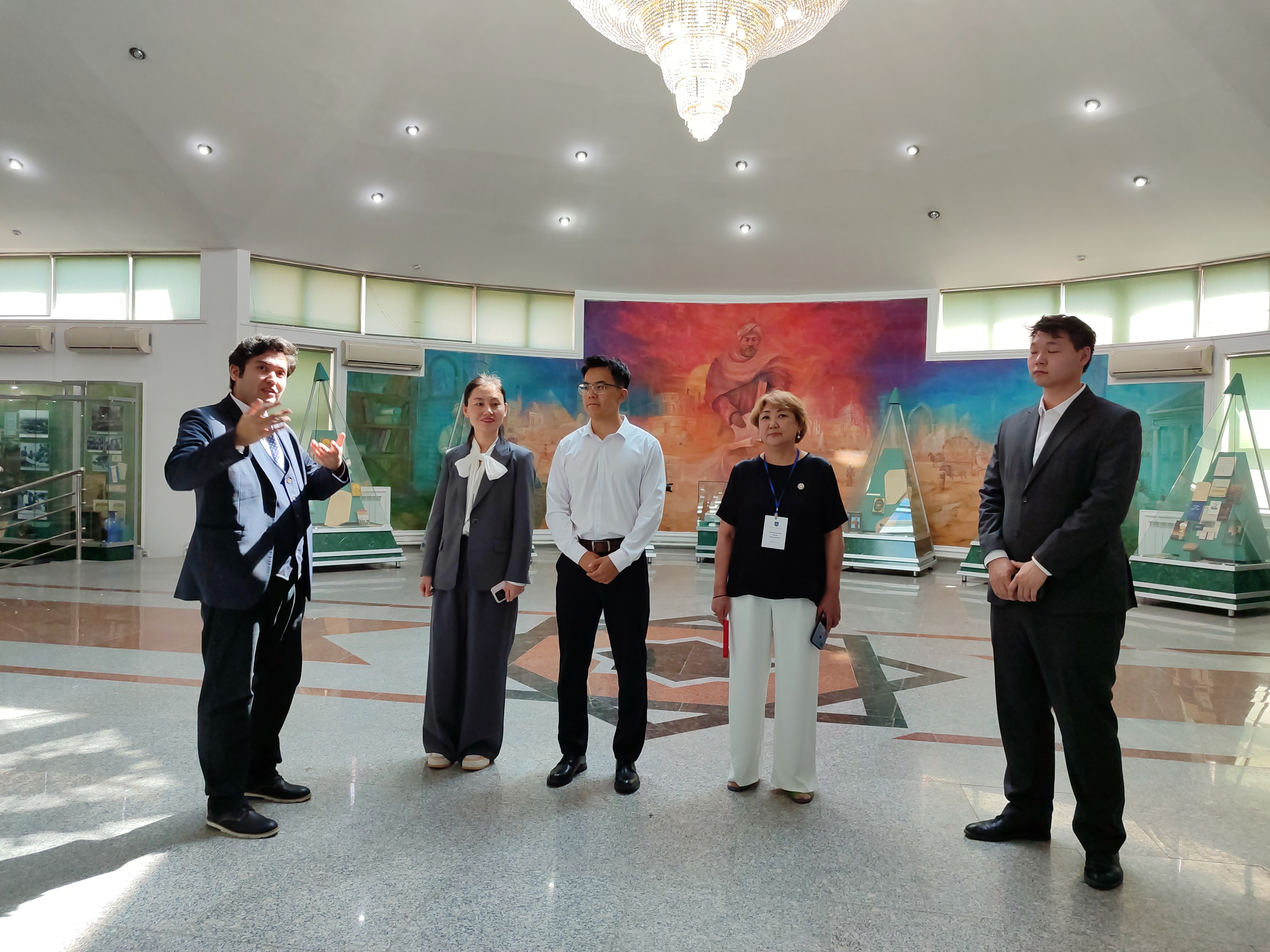 Representatives of Binlin Electronic Technology, led by Assistant General Director of the company Han Dan, Assistant Secretary of State Chen Zhiyun, technical engineer Lei Kang, Professor of Xi'an Jiaotong University Sofia Ushurova visited the Al-Farabi Kazakh National University. KazNU and Bin lin Electronic Technology company have agreed to create the joint scientific center.