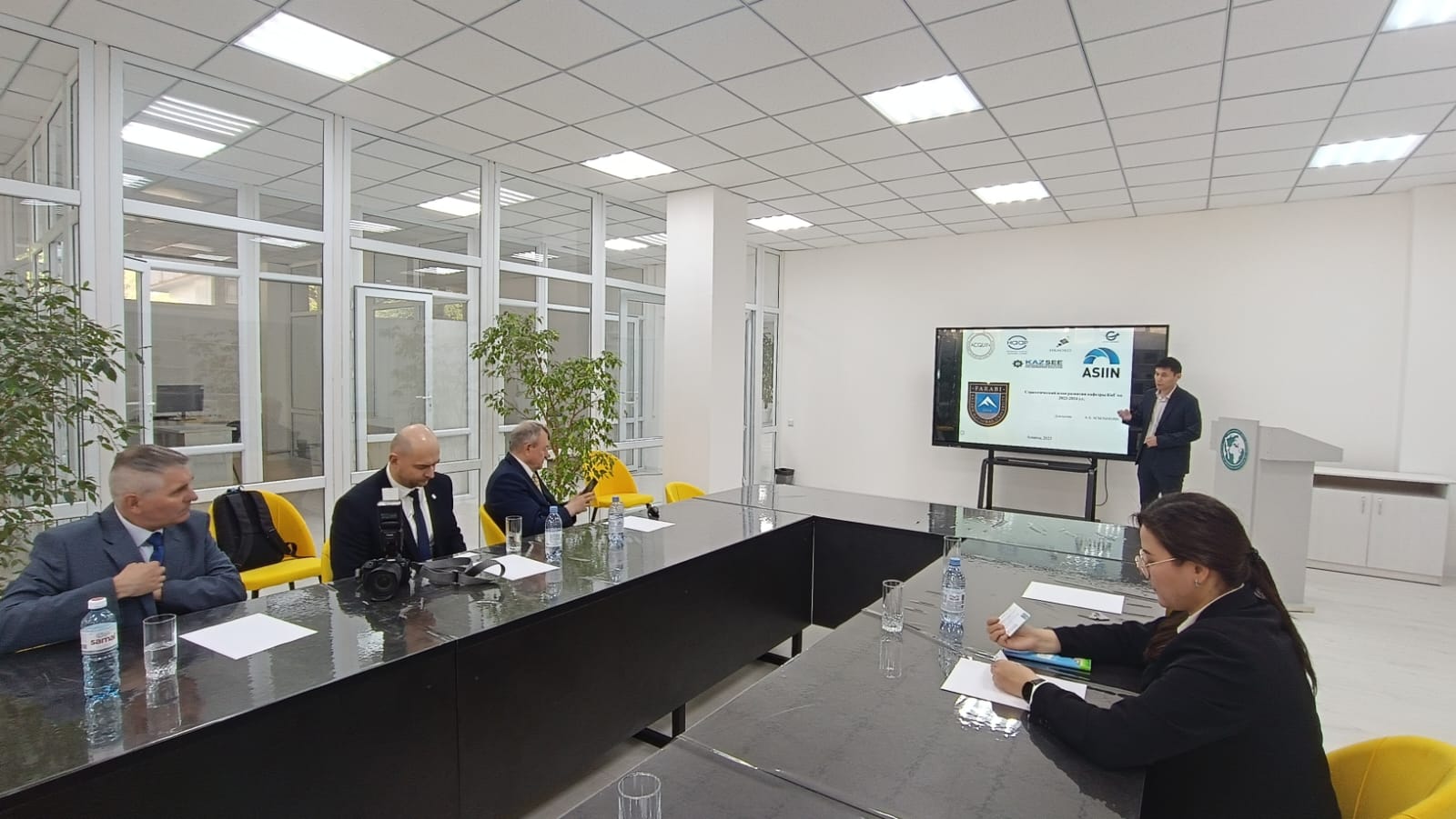 География және табиғатты пайдалану факультеті контингентінің Masaryk университетінің (Чехия Республикасы, Брно қаласы) делегациясымен кездесуі