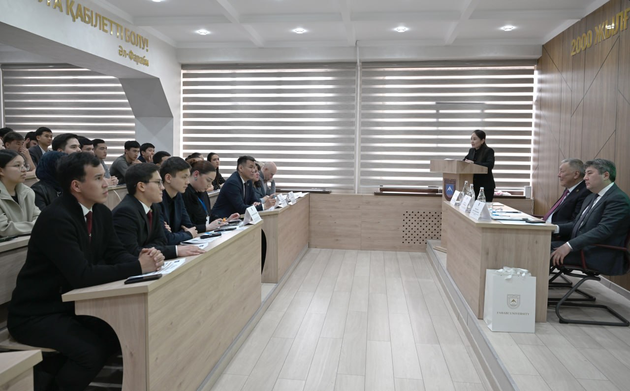 Студенты КазНУ изучили приоритеты новой Конституции