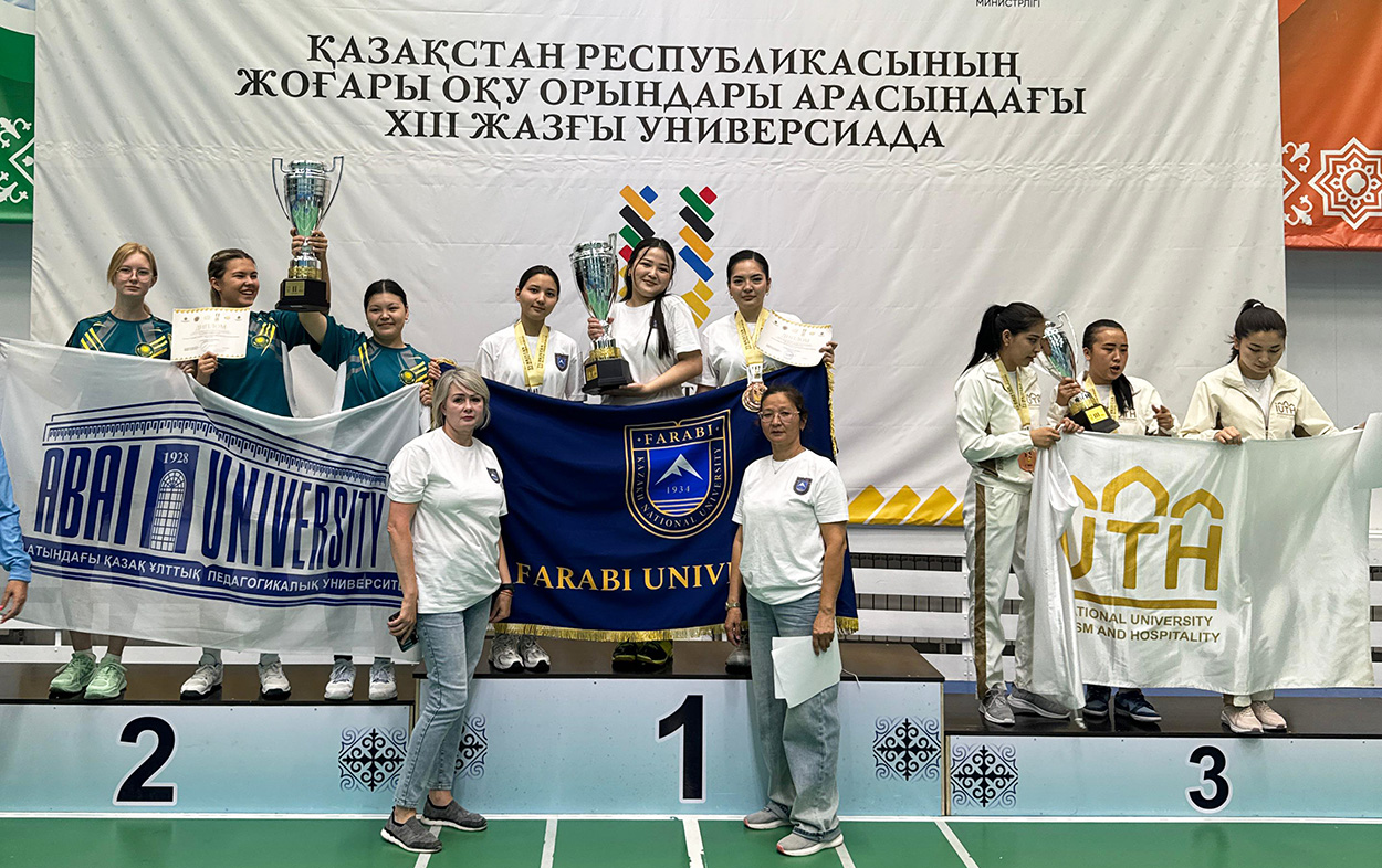 Спортсмены КазНУ отличились в соревнованиях по бадминтону