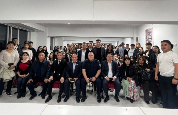 Meeting with Students: Improving Discipline, Living Conditions, and Quality of Education