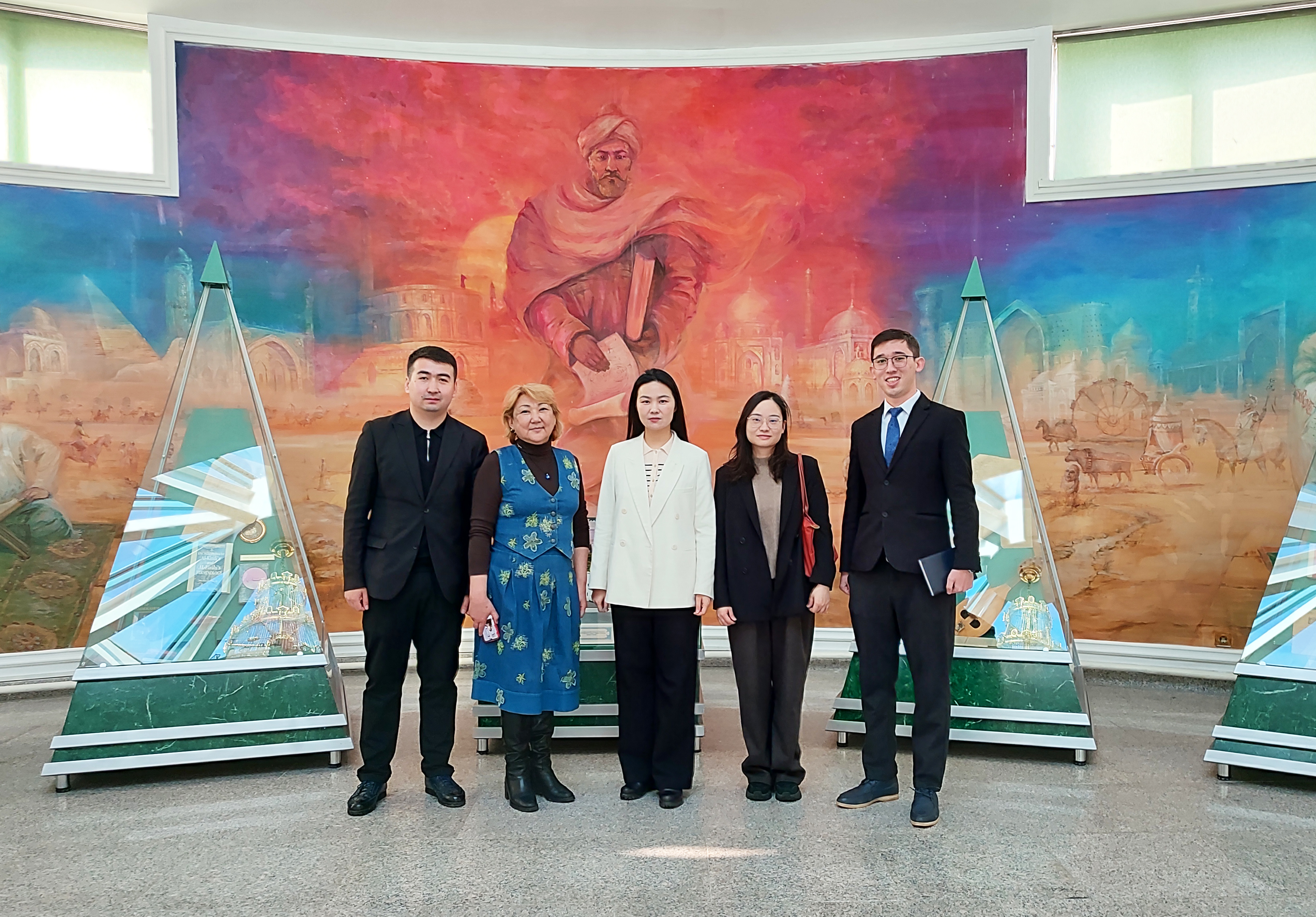 Delegation of a large Chinese company at the University museum