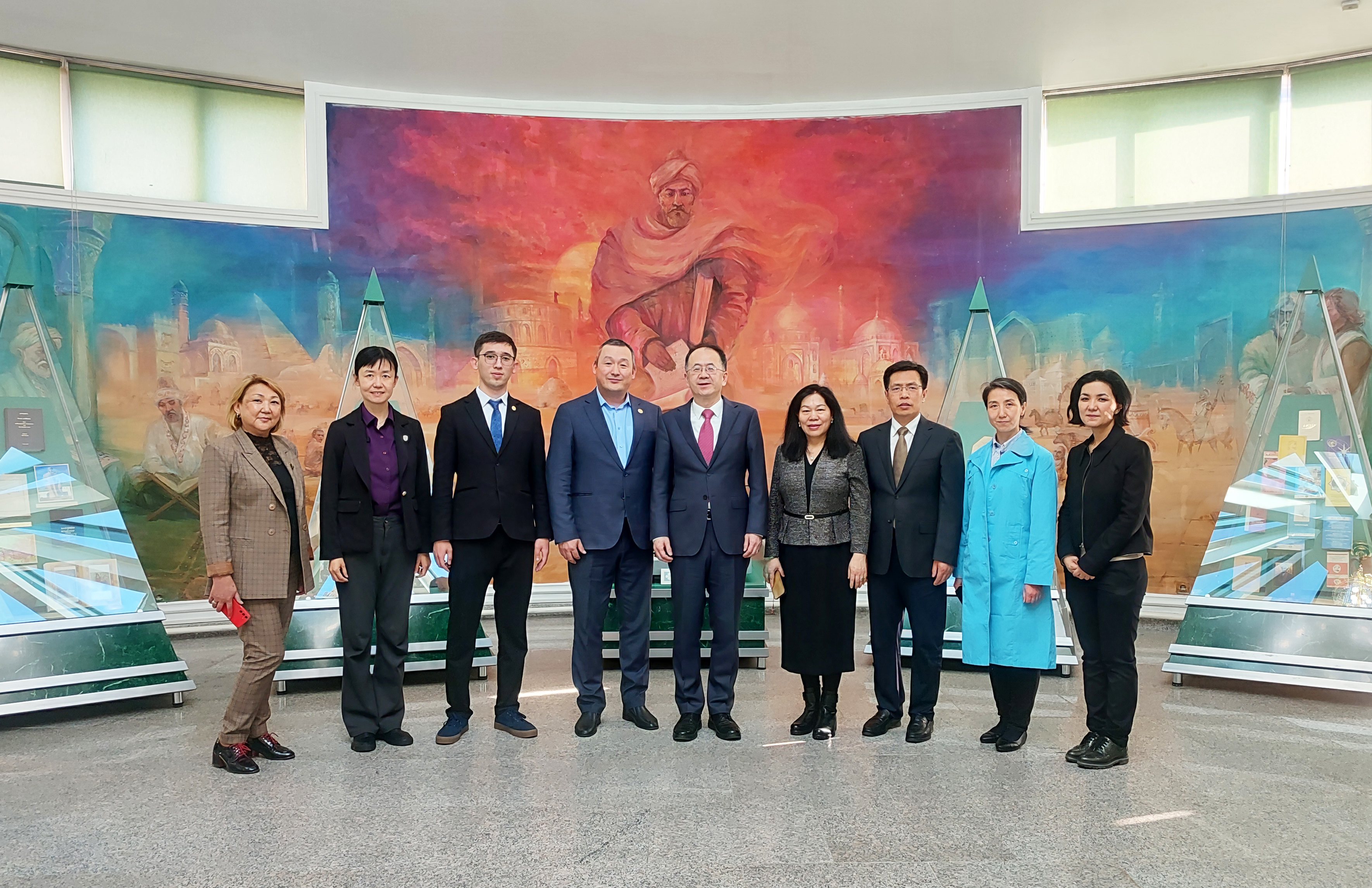 A delegation led by Jia Wenjiang, President of Beijing University of Foreign Languages, visited the University museum