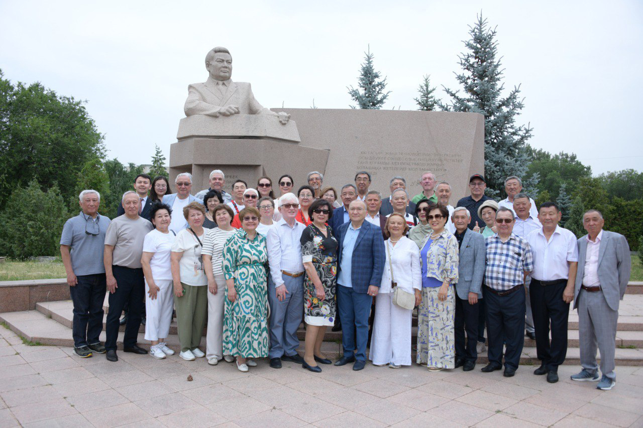 Выпускники спустя  45 лет вновь встретились в КазНУ