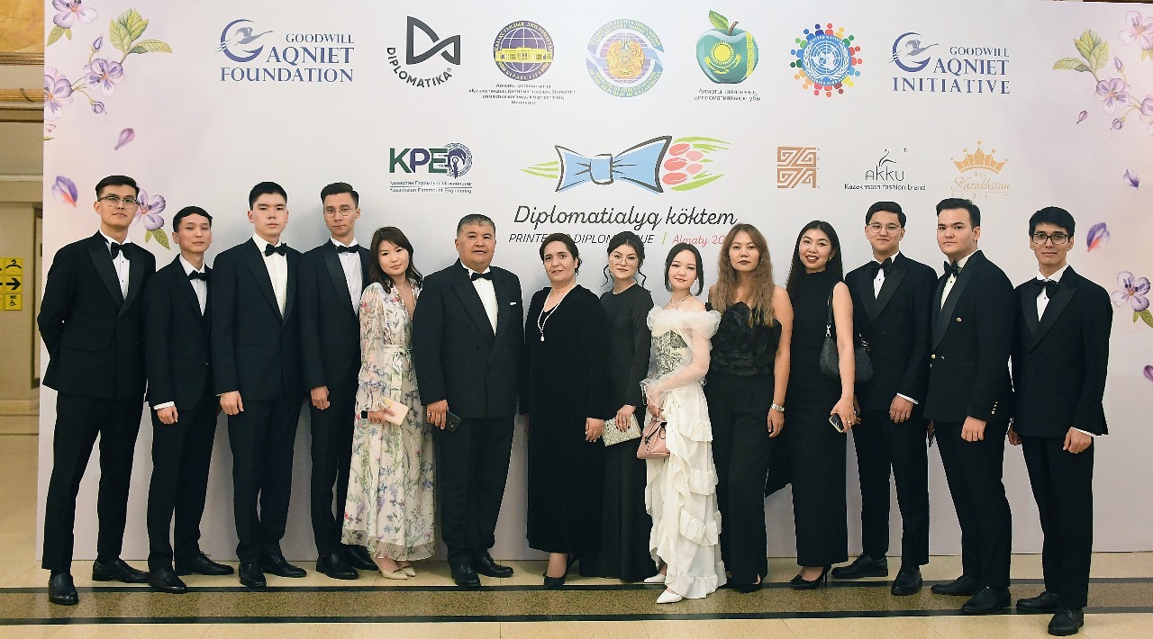 Graduates and activists of the Faculty of International Relations took part in the Diplomatic ball