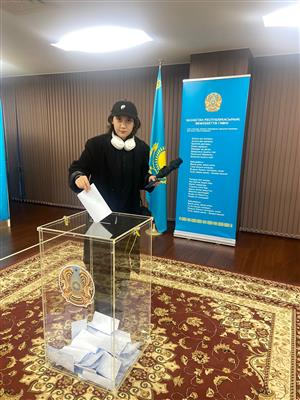 Магистрант факультета Востоковедения проголосовала на выборах Президента Республики Казахстан в Посольстве РК в Японии