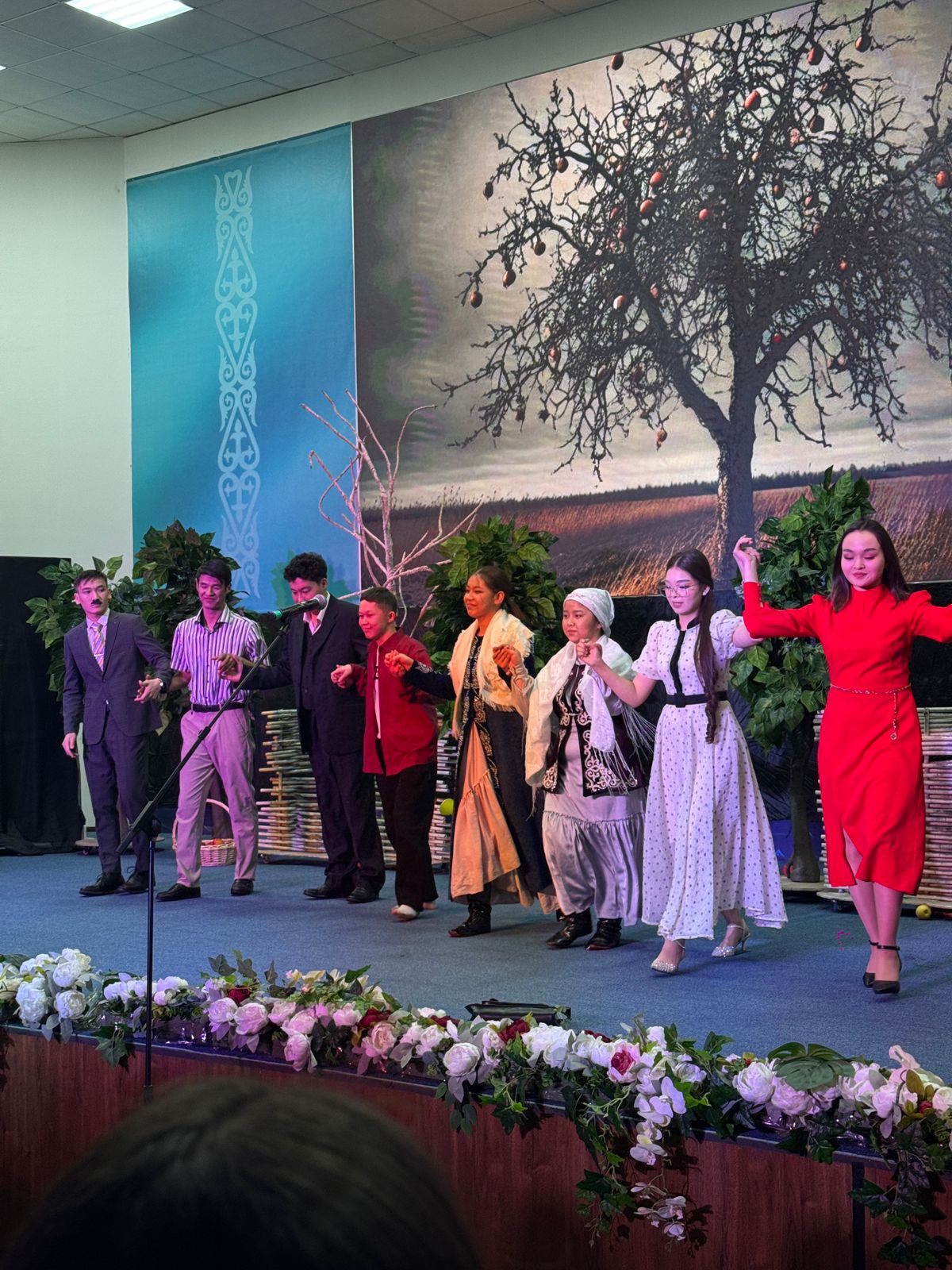 SDG-4: «BIZ» student theater presented the performance «Bir tүp alma agashi» to the audience