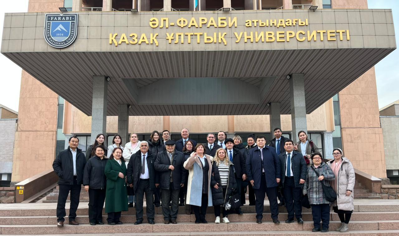Делегация проекта LESLIE посетила музей КазНУ имени аль-Фараби