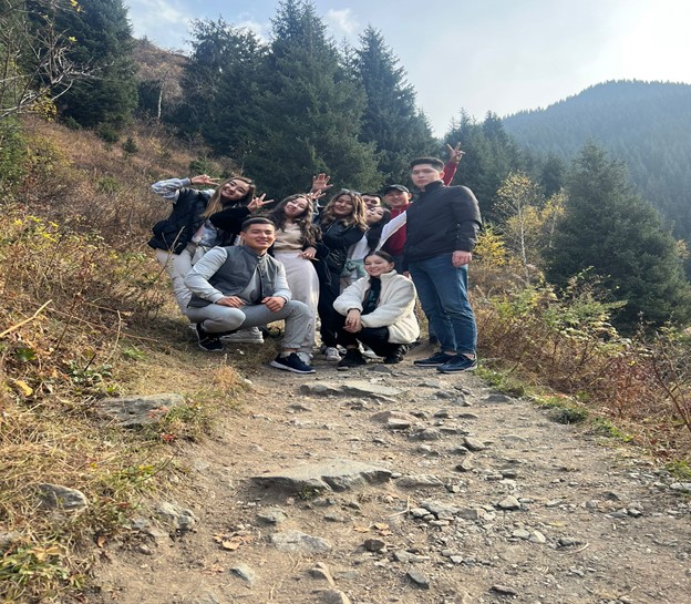 Walking tour with students and undergraduates along the Almarasan gorge