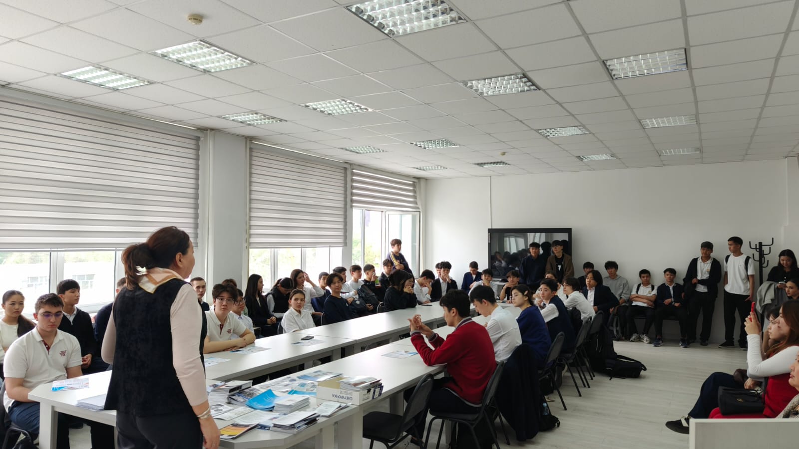 Open Day for High School Students Held at the Faculty of Physics and Technology of Al-Farabi Kazakh National University