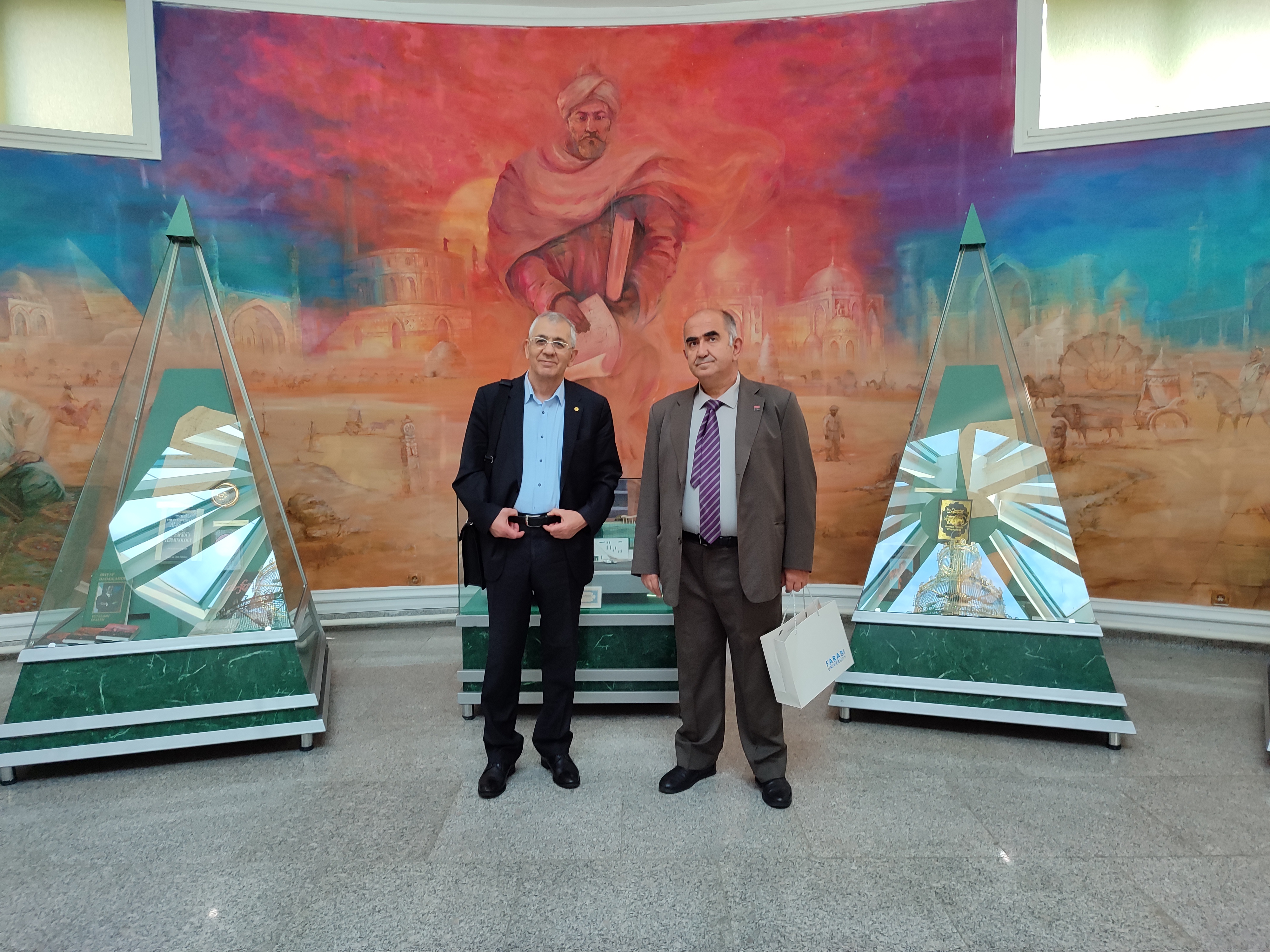 The University was visited by a delegation from the University of Khazar (Azerbaijan), the founder of the University Isaev Hamlet Abdullah oglu and Professor Mustafa Soylak