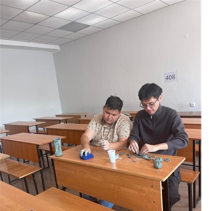 В рамках ЦУР 4 – «Качественное образование» в КазНУ состоялось практическое занятие по дисциплине «Керамика в археологии».