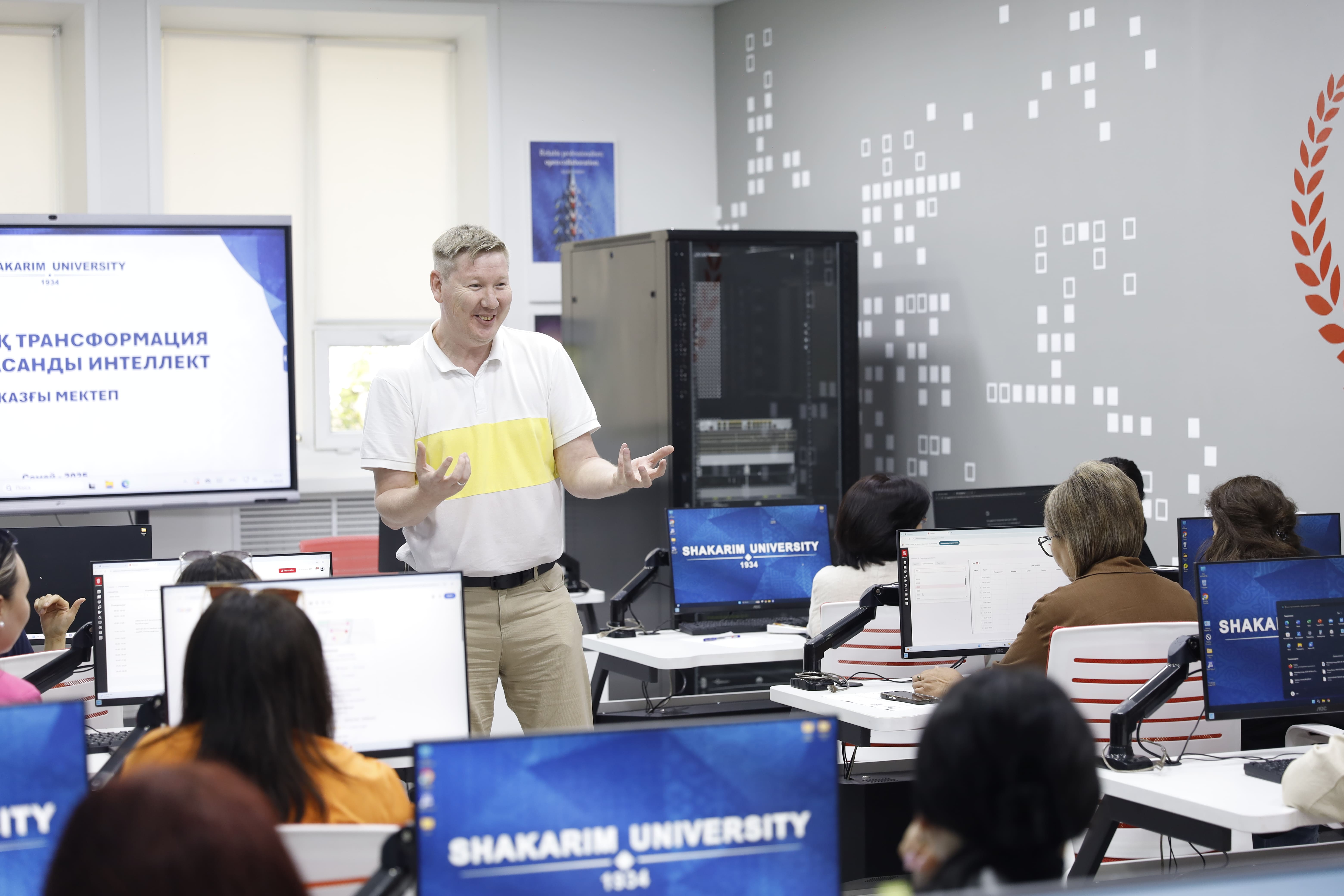Преподаватель КазНУ провёл курс в Университете Шакарим
