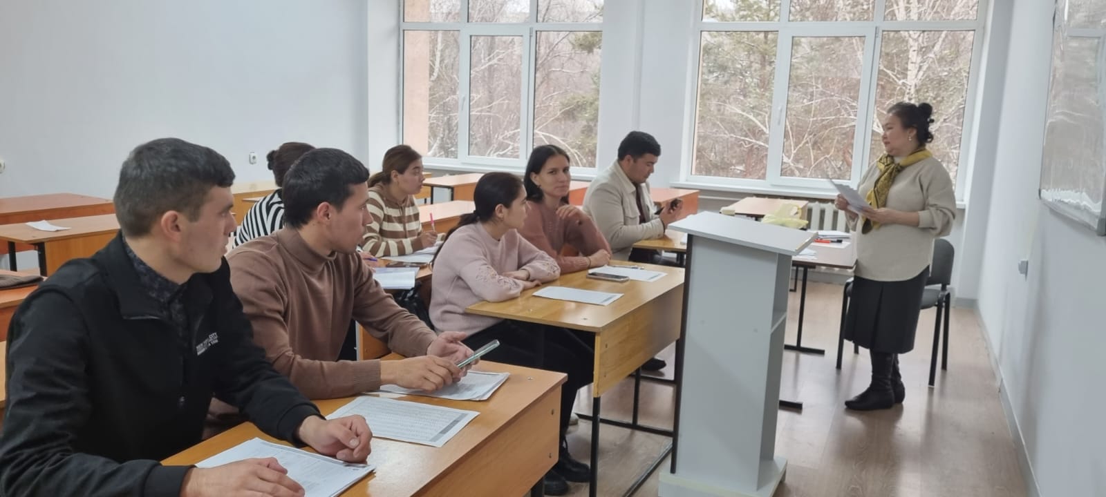 Занятие по иностранному языку в рамках ЦУР для студентов из Тукрменистана