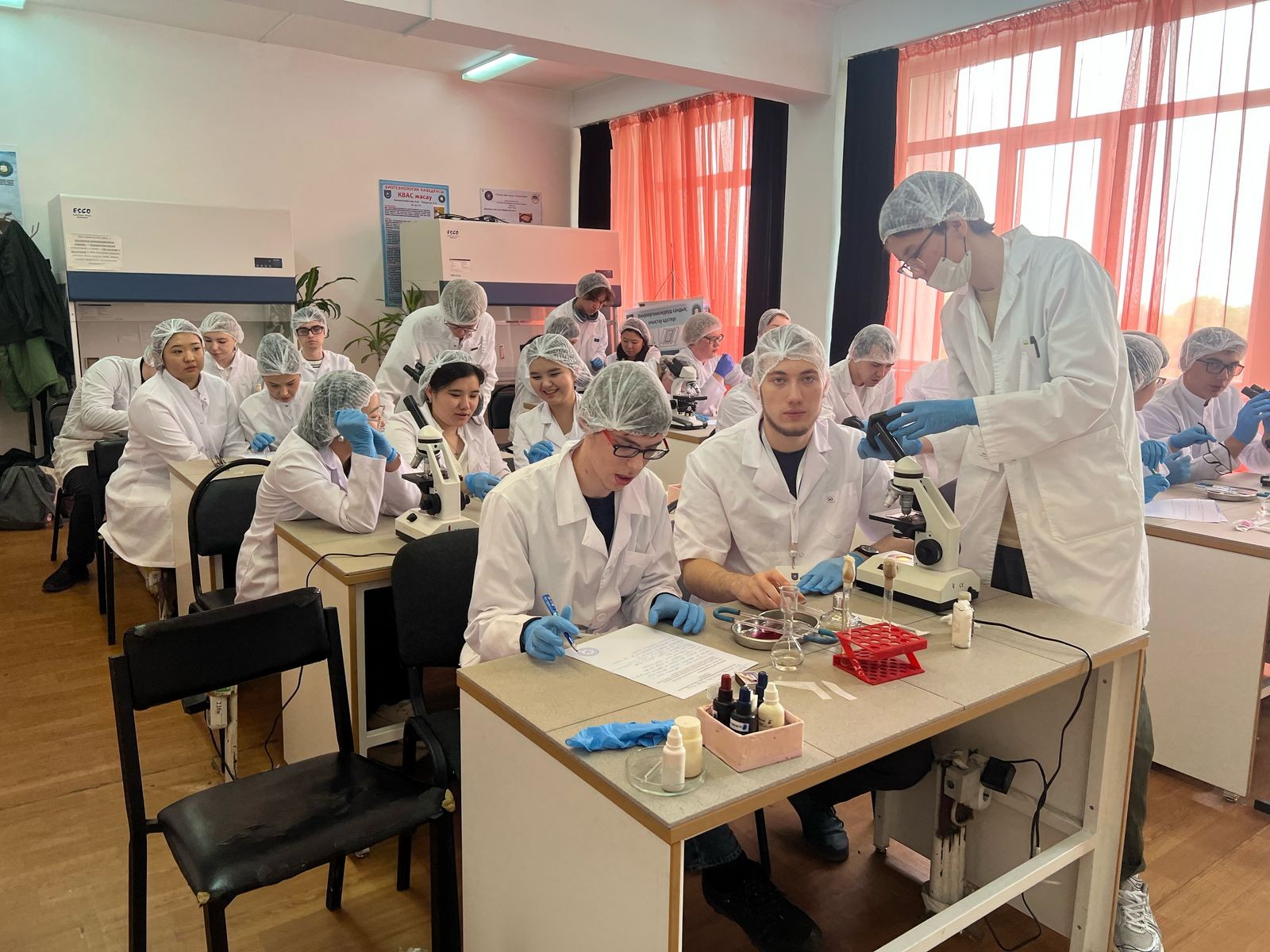 По образовательной программе 6B05103 – Биотехнология прошёл II этап XVII Республиканской студенческой предметной олимпиады среди студентов высших учебных заведений.