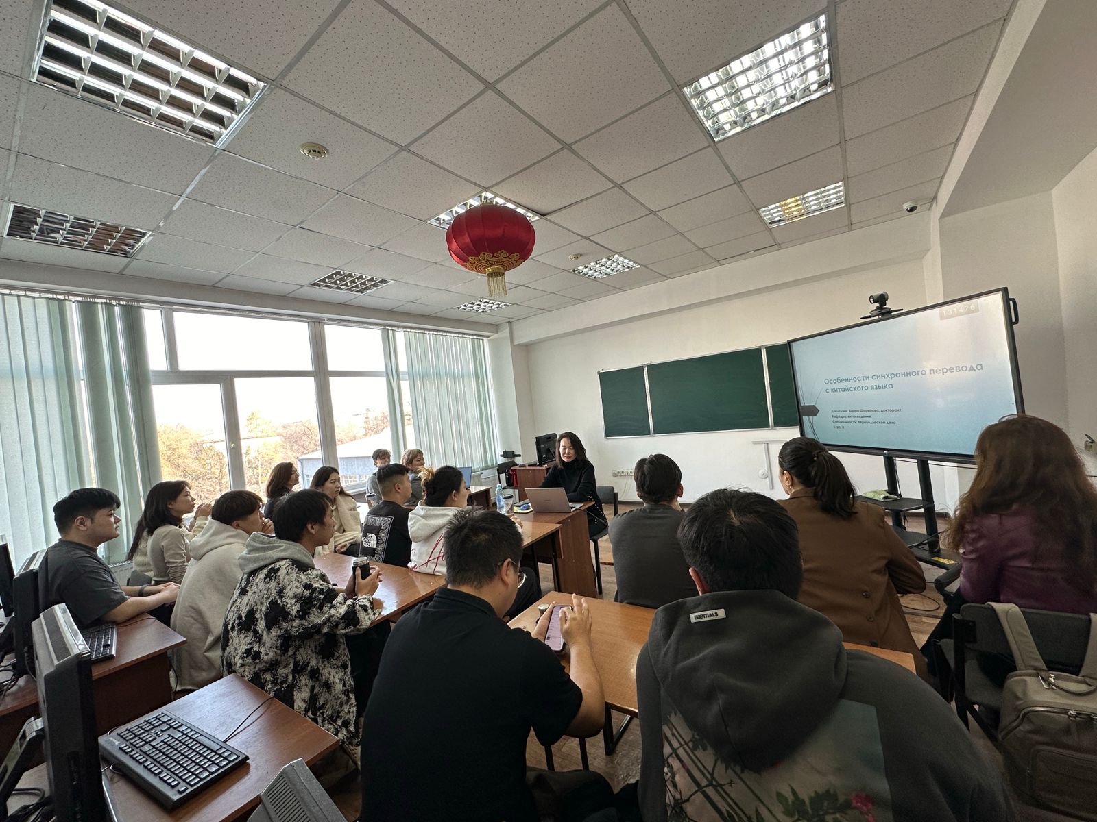 В рамках ЦУР «Качественное образование» на кафедре китаеведения  прошел научный семинар о синхронном переводе