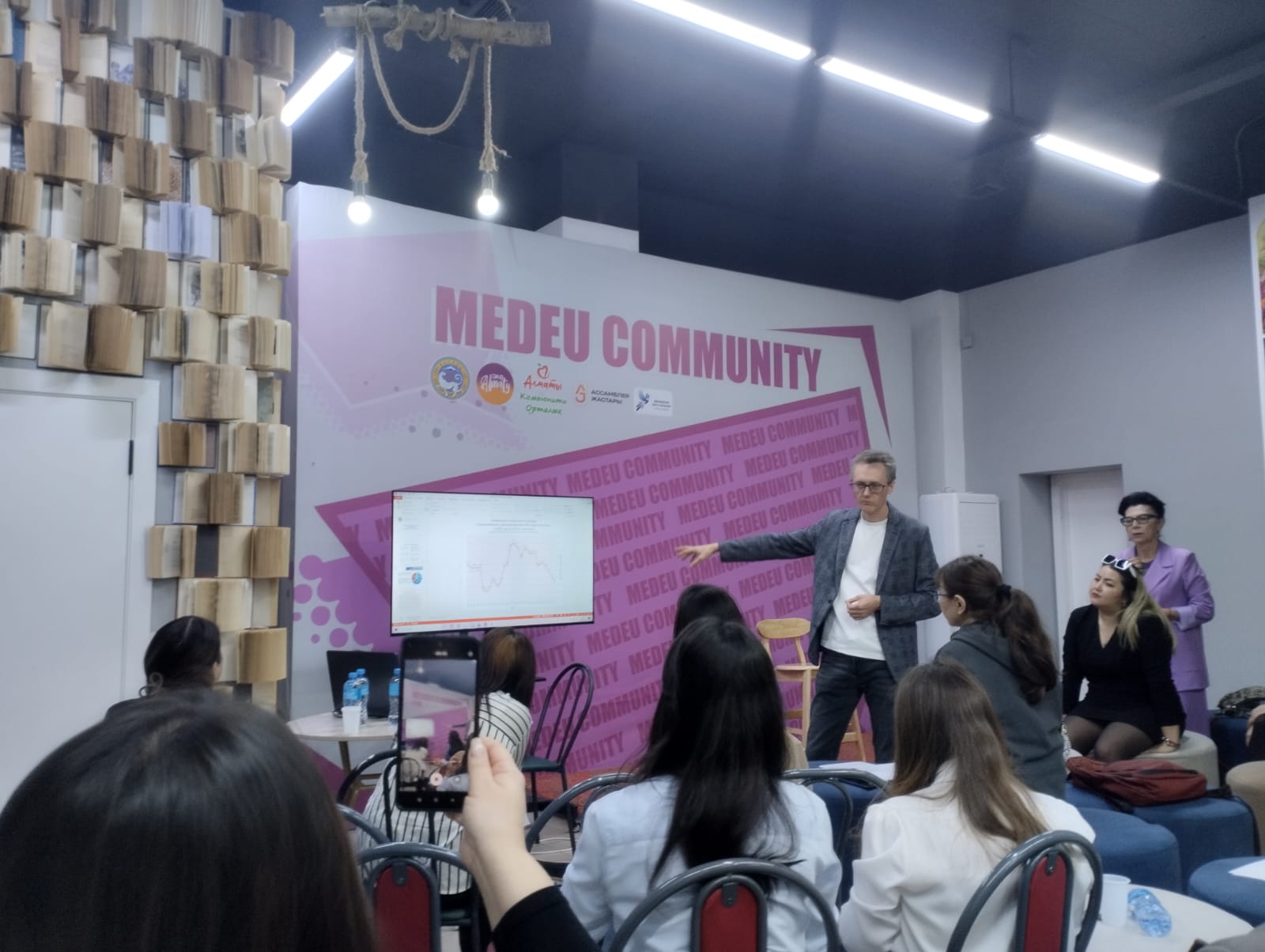 A master class on the prevention of suicidal behavior among young people was organized for employees of psychological services of universities in Almaty