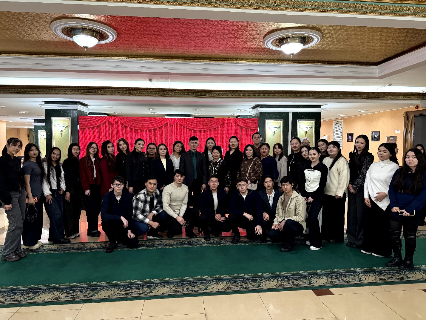 Faculty students and advisors watched the play “My plane tree with a red scarf”