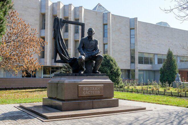 SDG 11: "Sustainable Cities and Communities" - formed an understanding of the importance of preserving cultural heritage and passing it on to future generations. We went to the Kasteyev State Art Museum.